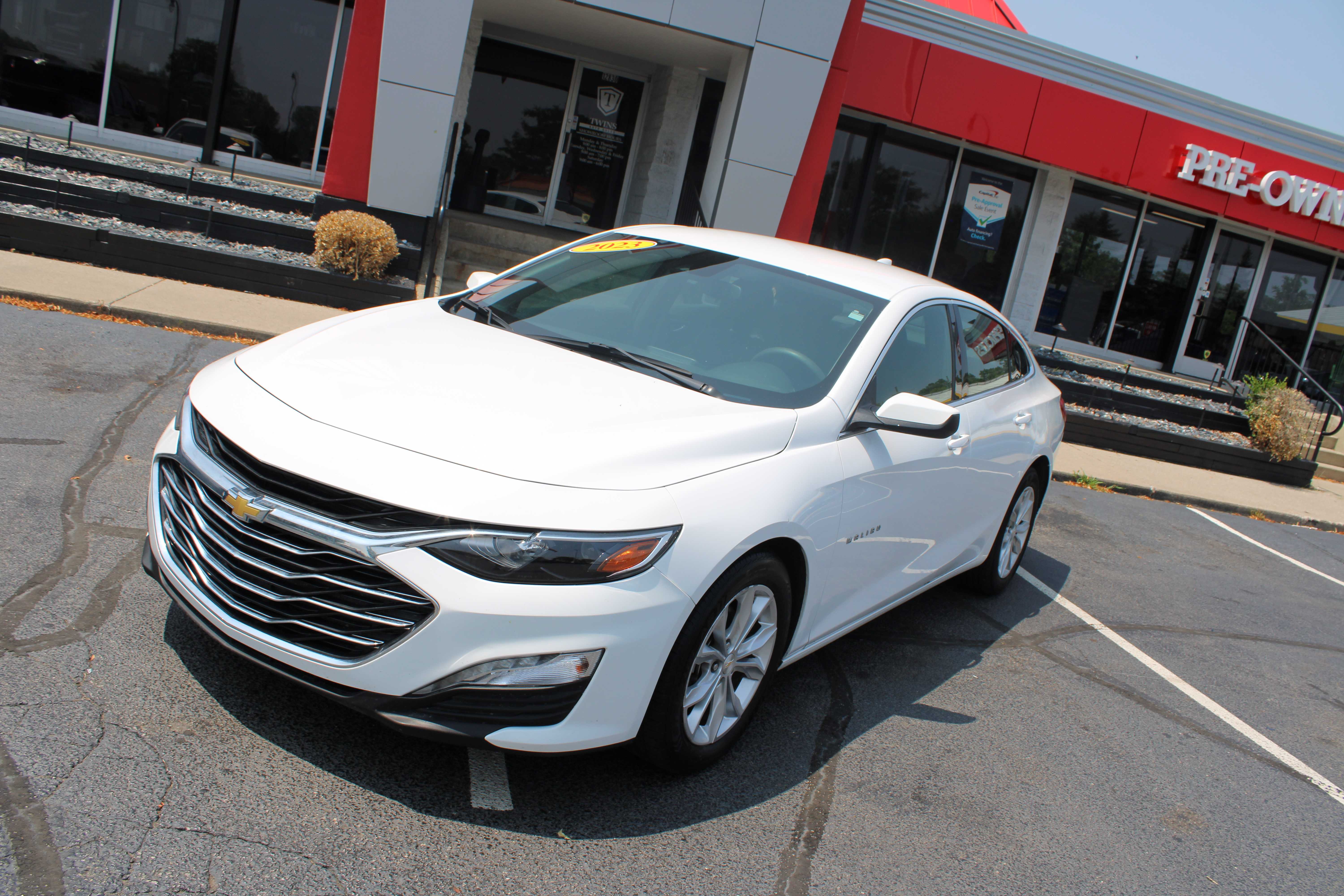 WHITE, 2023 CHEVROLET MALIBU Thumnail Image 2