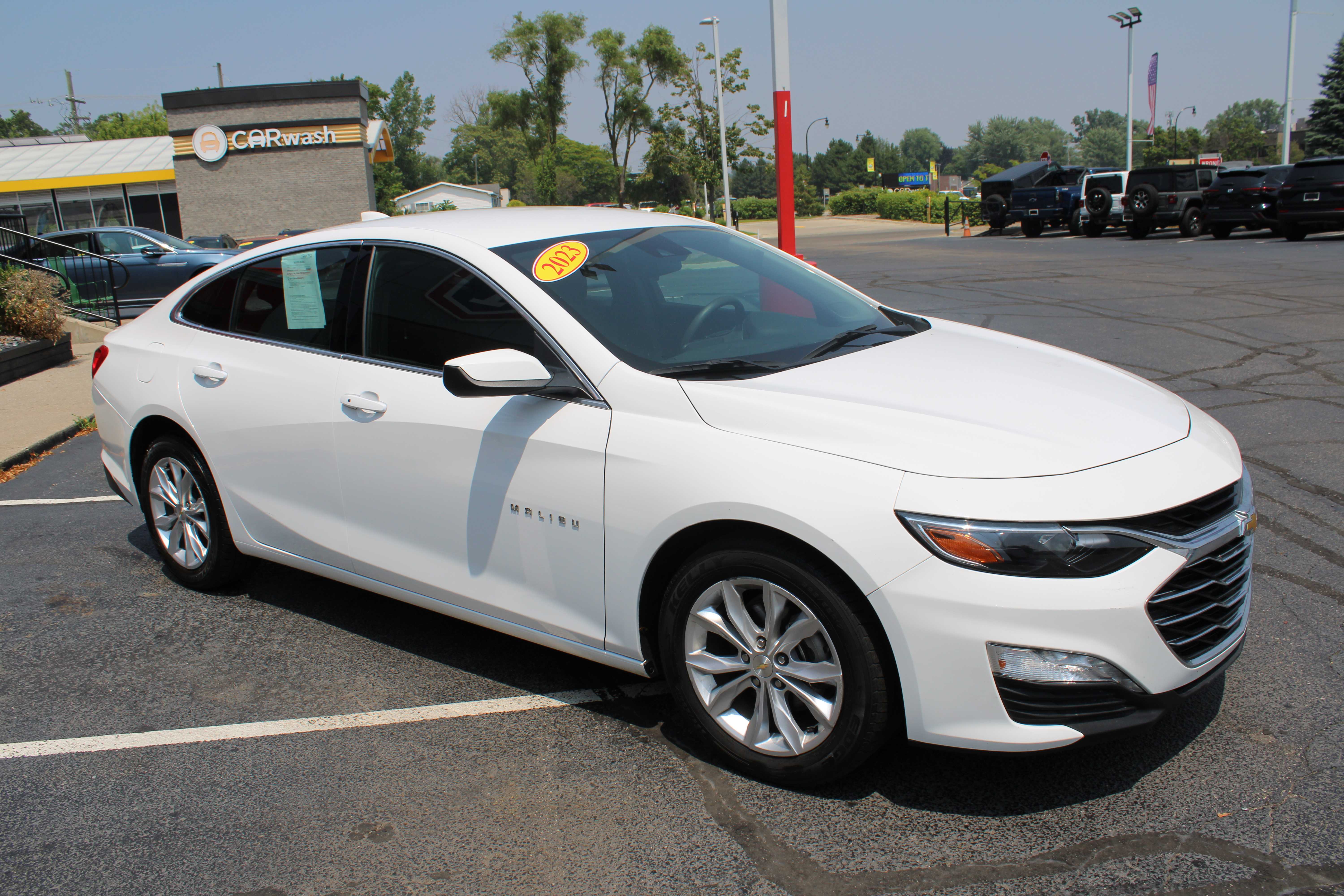 WHITE, 2023 CHEVROLET MALIBU Thumnail Image 4