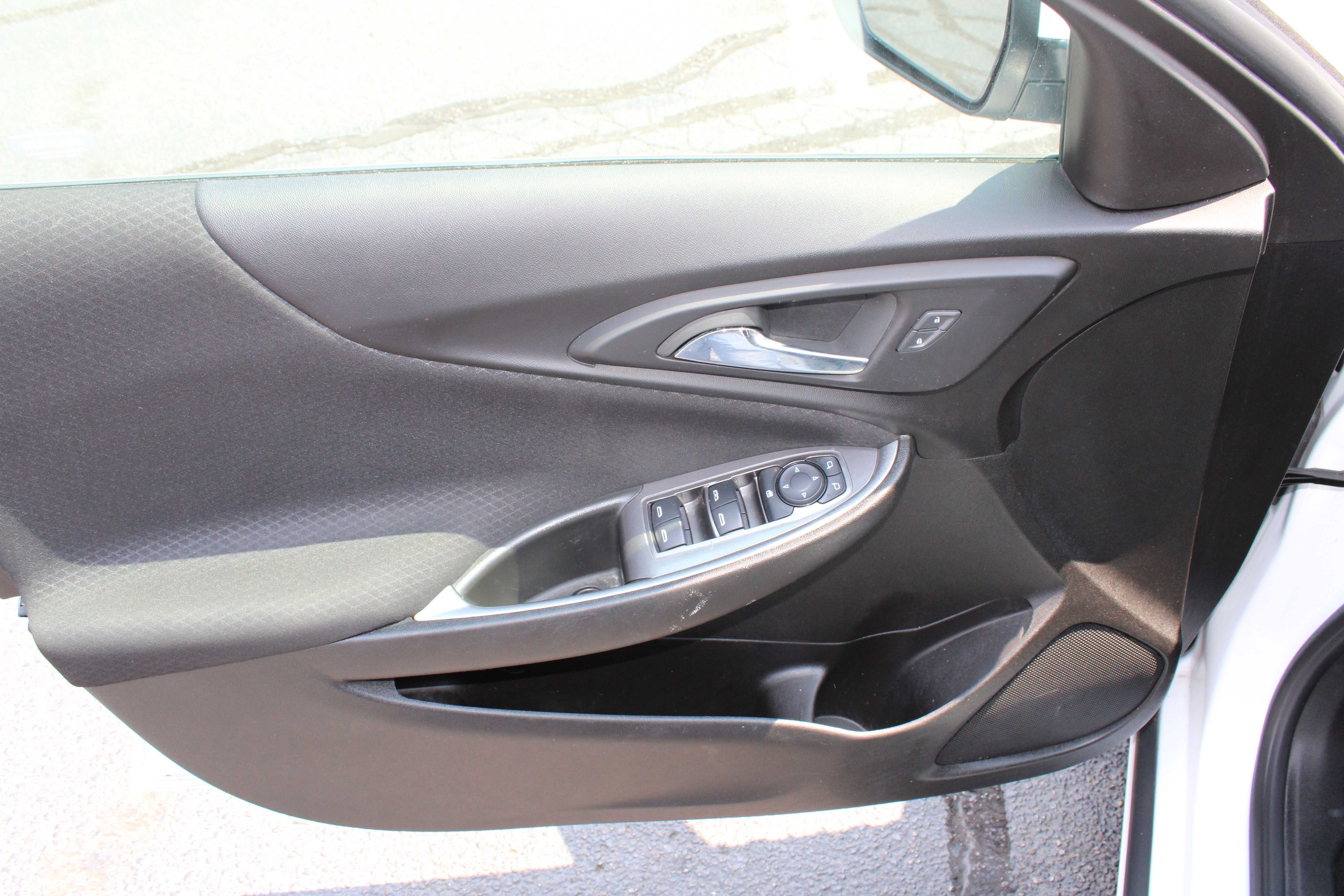 WHITE, 2023 CHEVROLET MALIBU Thumnail Image 9
