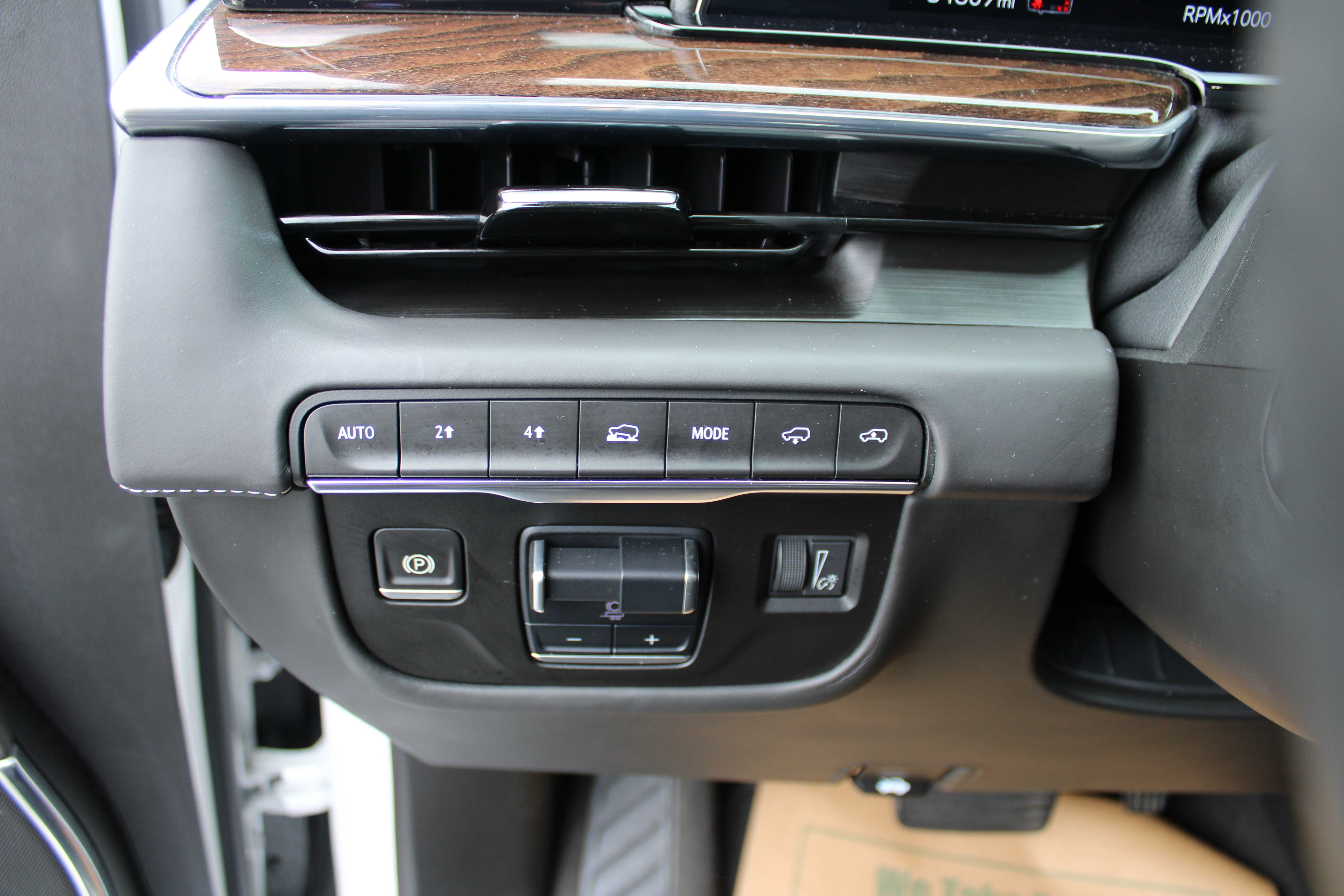 WHITE, 2022 CADILLAC ESCALADE Thumnail Image 12