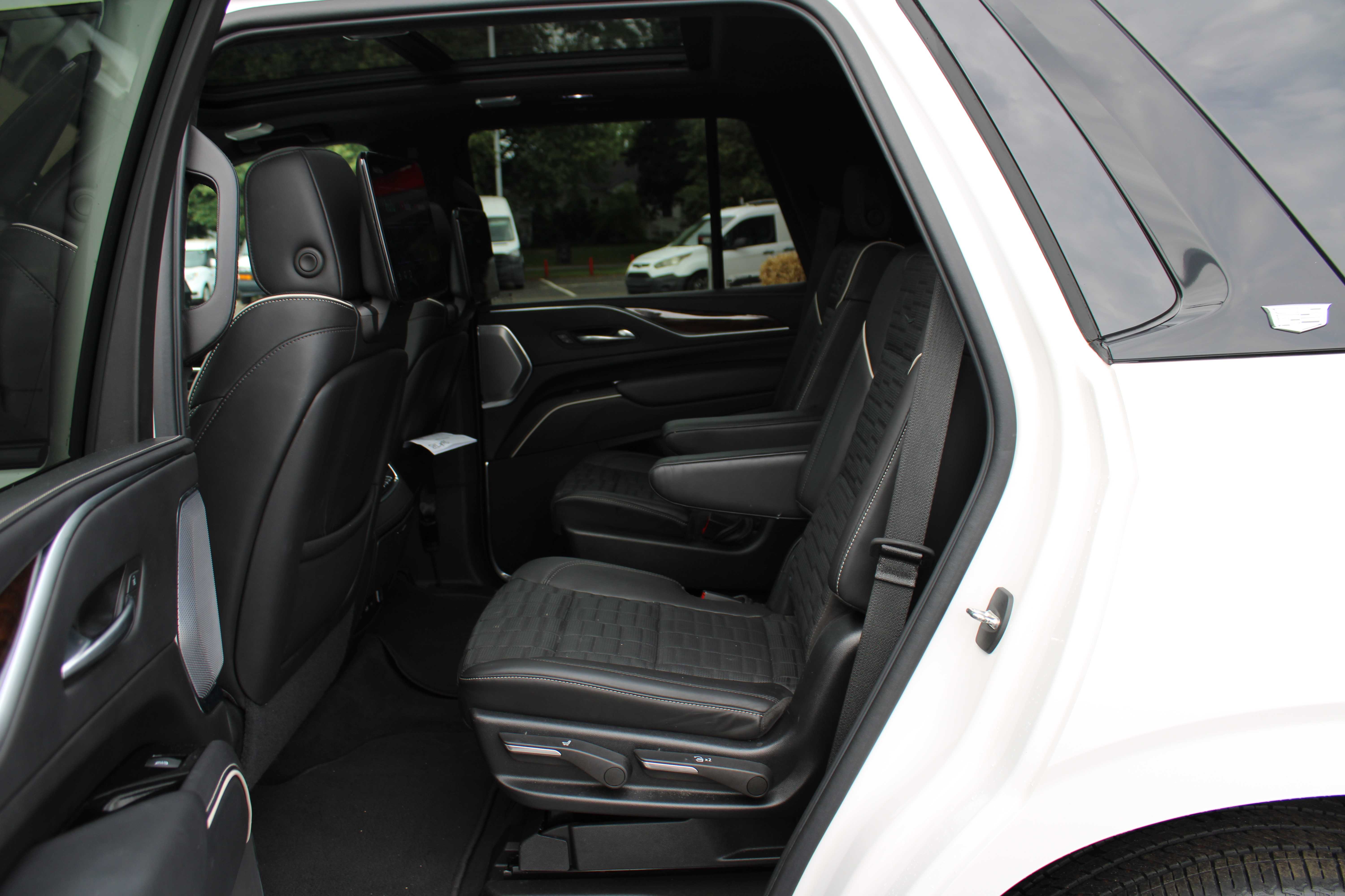 WHITE, 2022 CADILLAC ESCALADE Thumnail Image 24