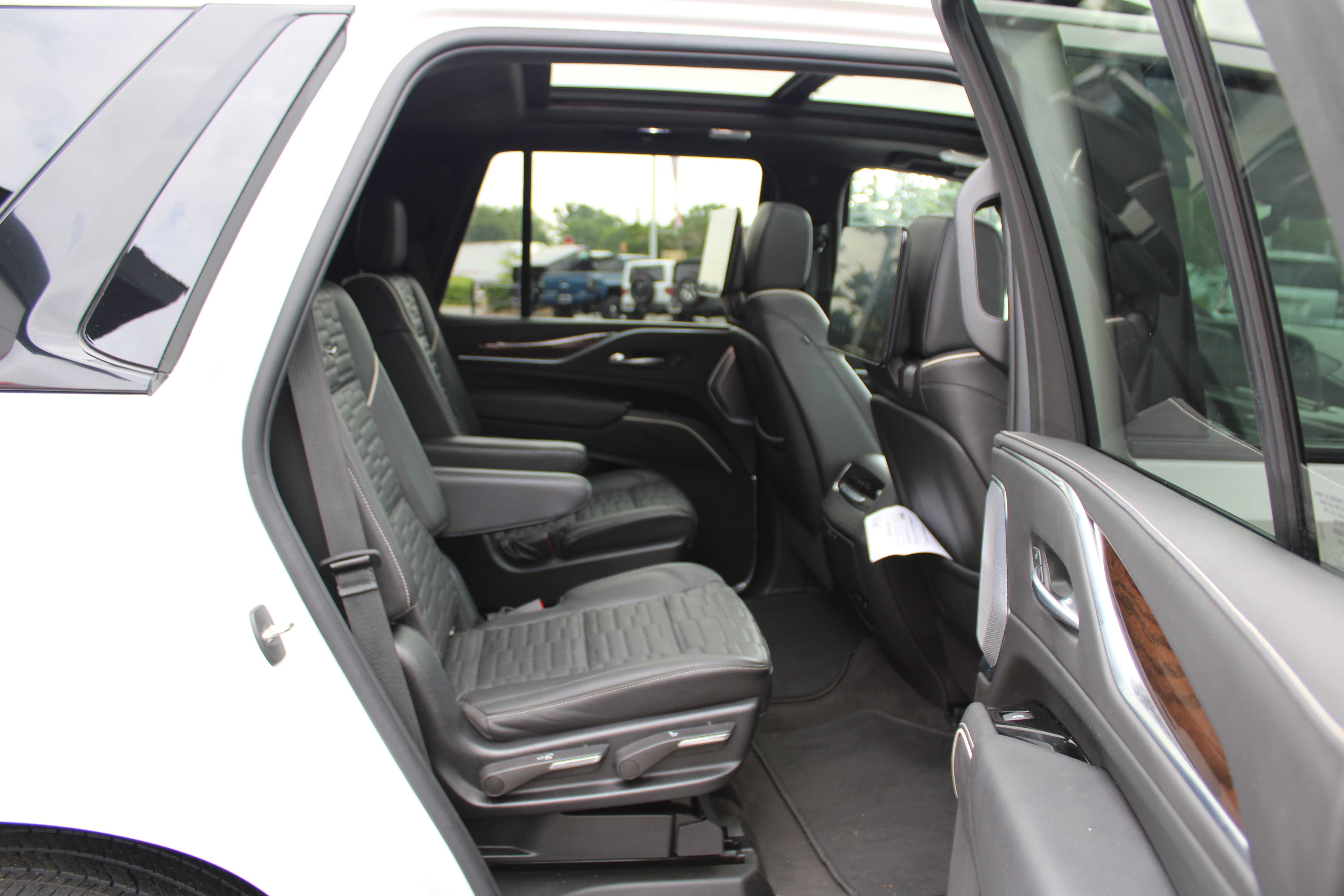 WHITE, 2022 CADILLAC ESCALADE Thumnail Image 29