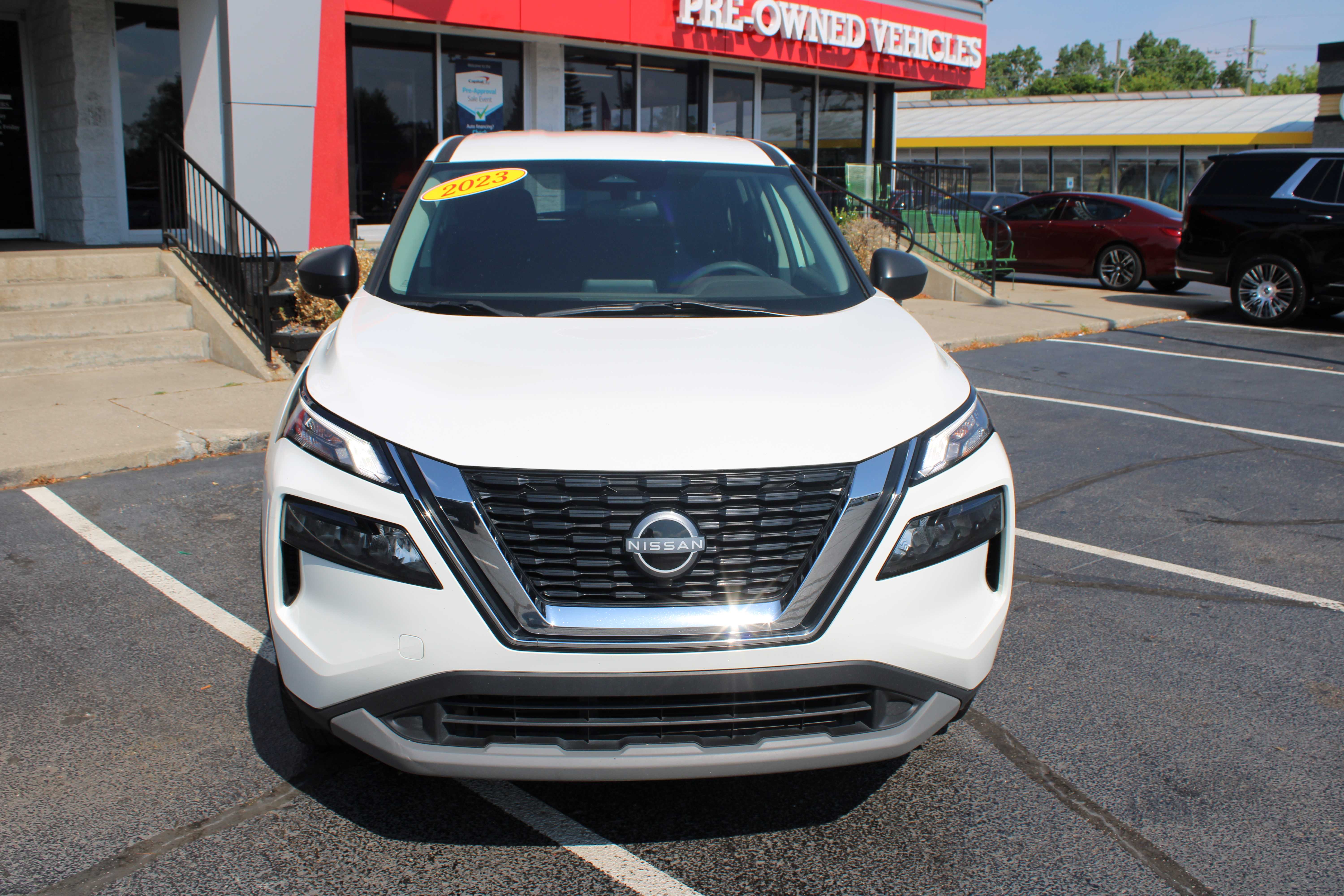 WHITE, 2023 NISSAN ROGUE Thumnail Image 3