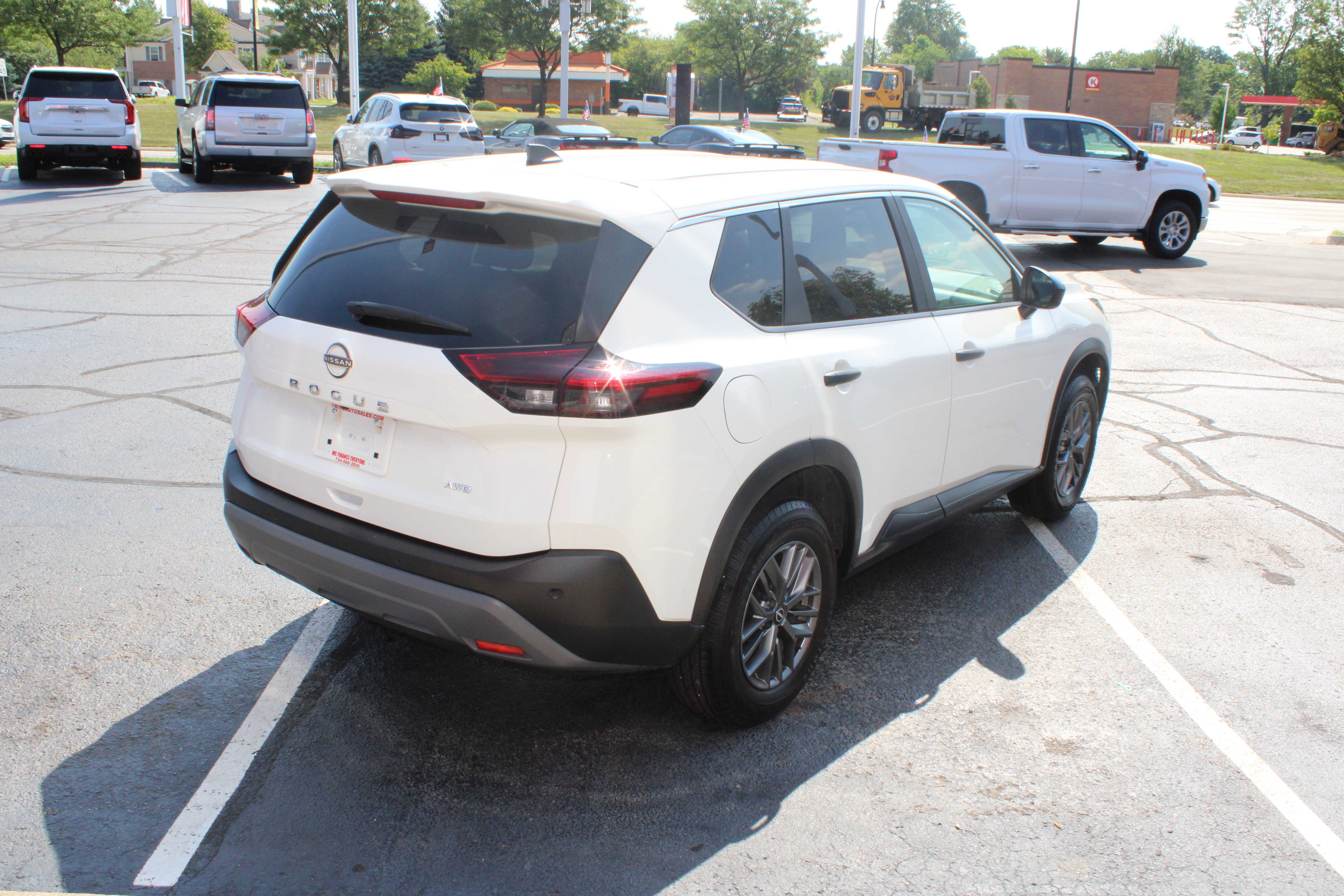 WHITE, 2023 NISSAN ROGUE Thumnail Image 6
