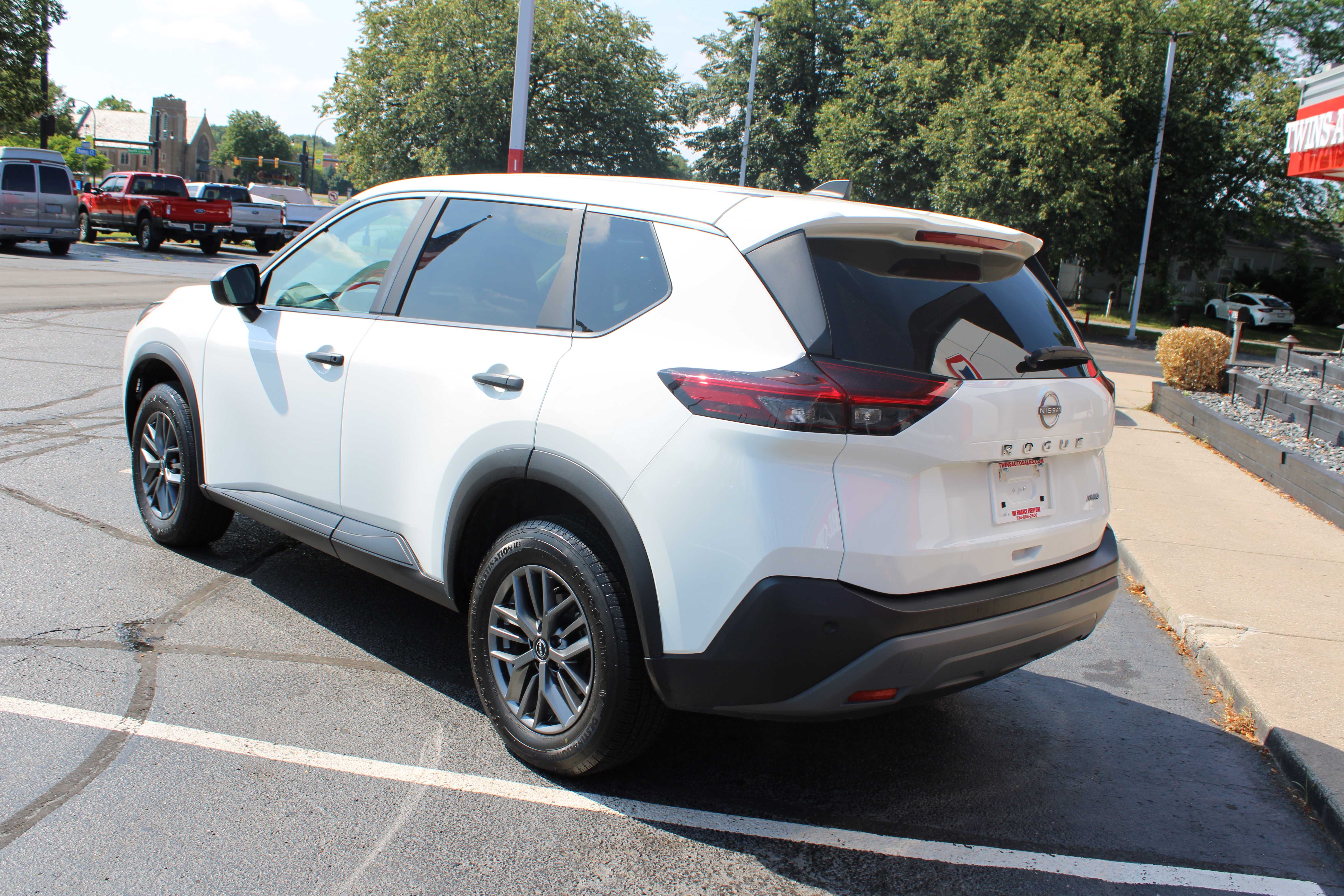WHITE, 2023 NISSAN ROGUE Thumnail Image 8
