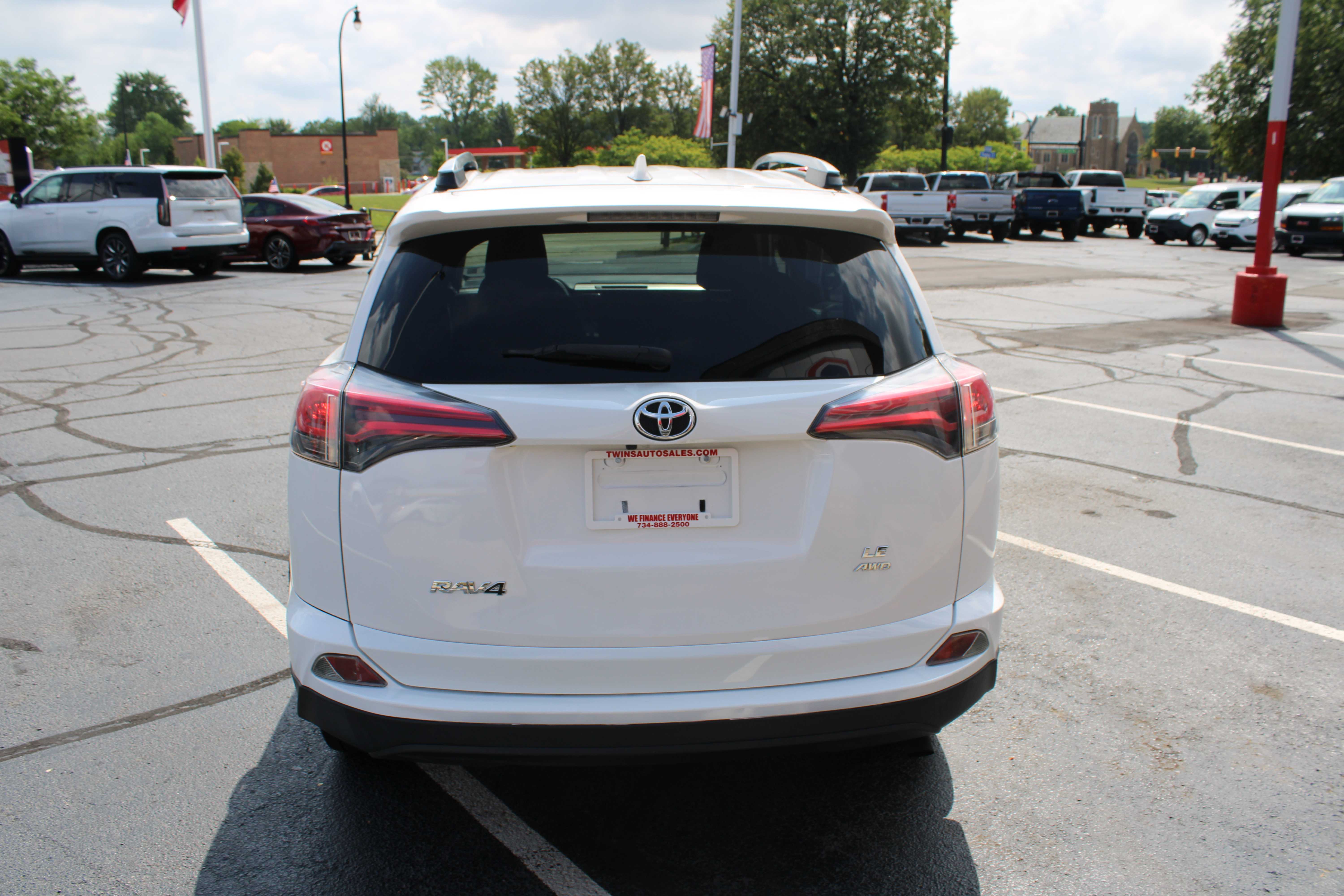 WHITE, 2017 TOYOTA RAV4 Thumnail Image 7
