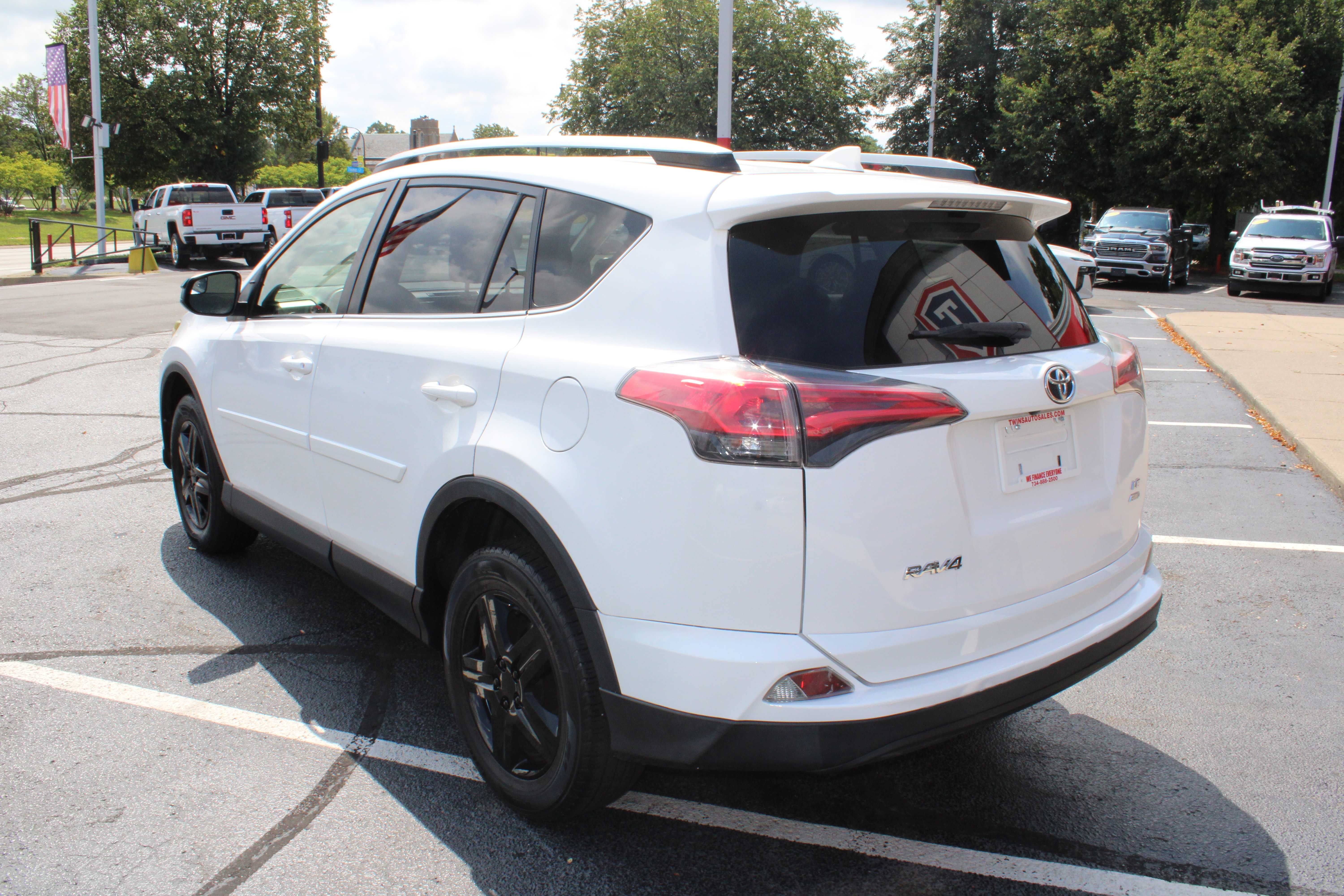 WHITE, 2017 TOYOTA RAV4 Thumnail Image 8
