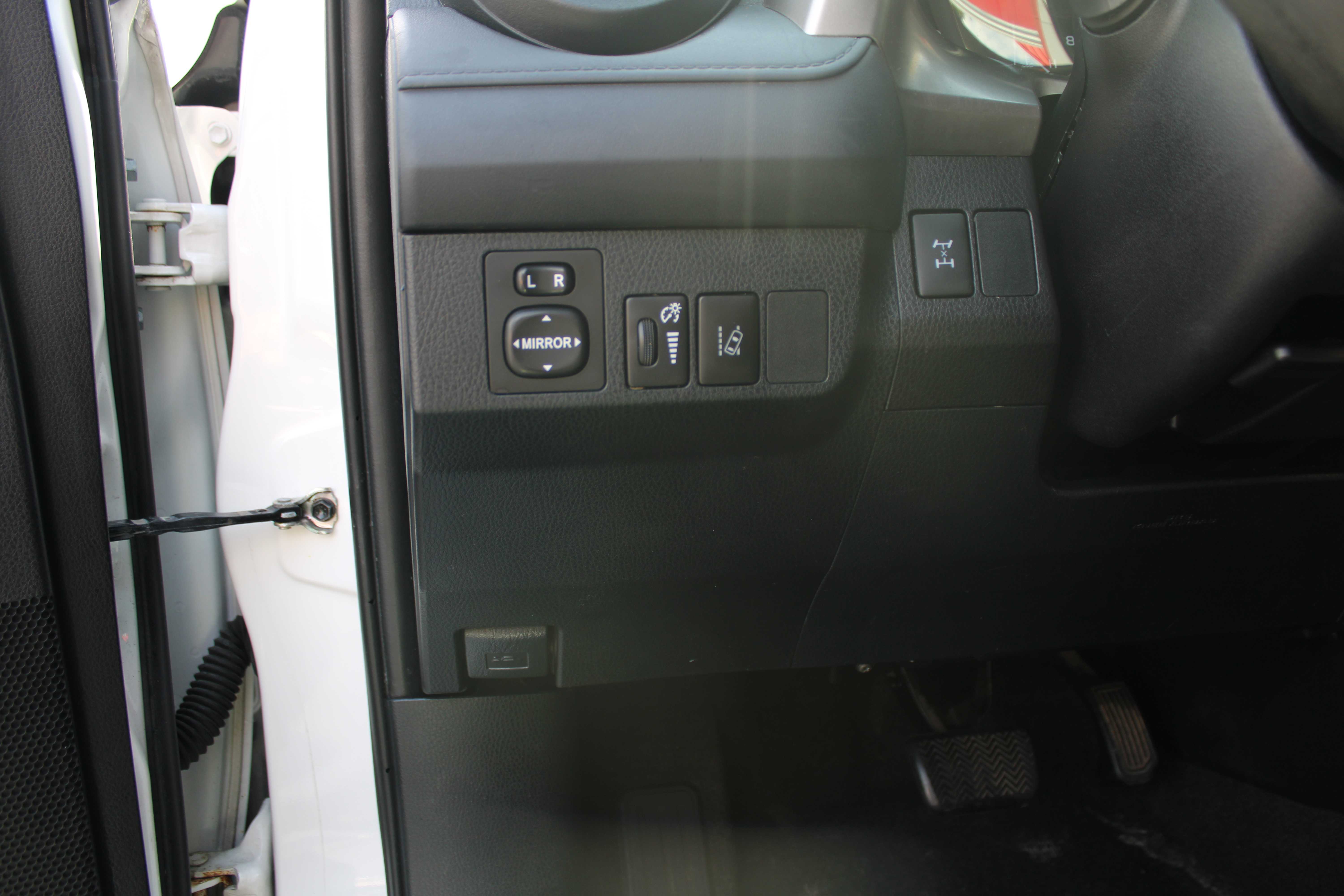 WHITE, 2017 TOYOTA RAV4 Thumnail Image 11
