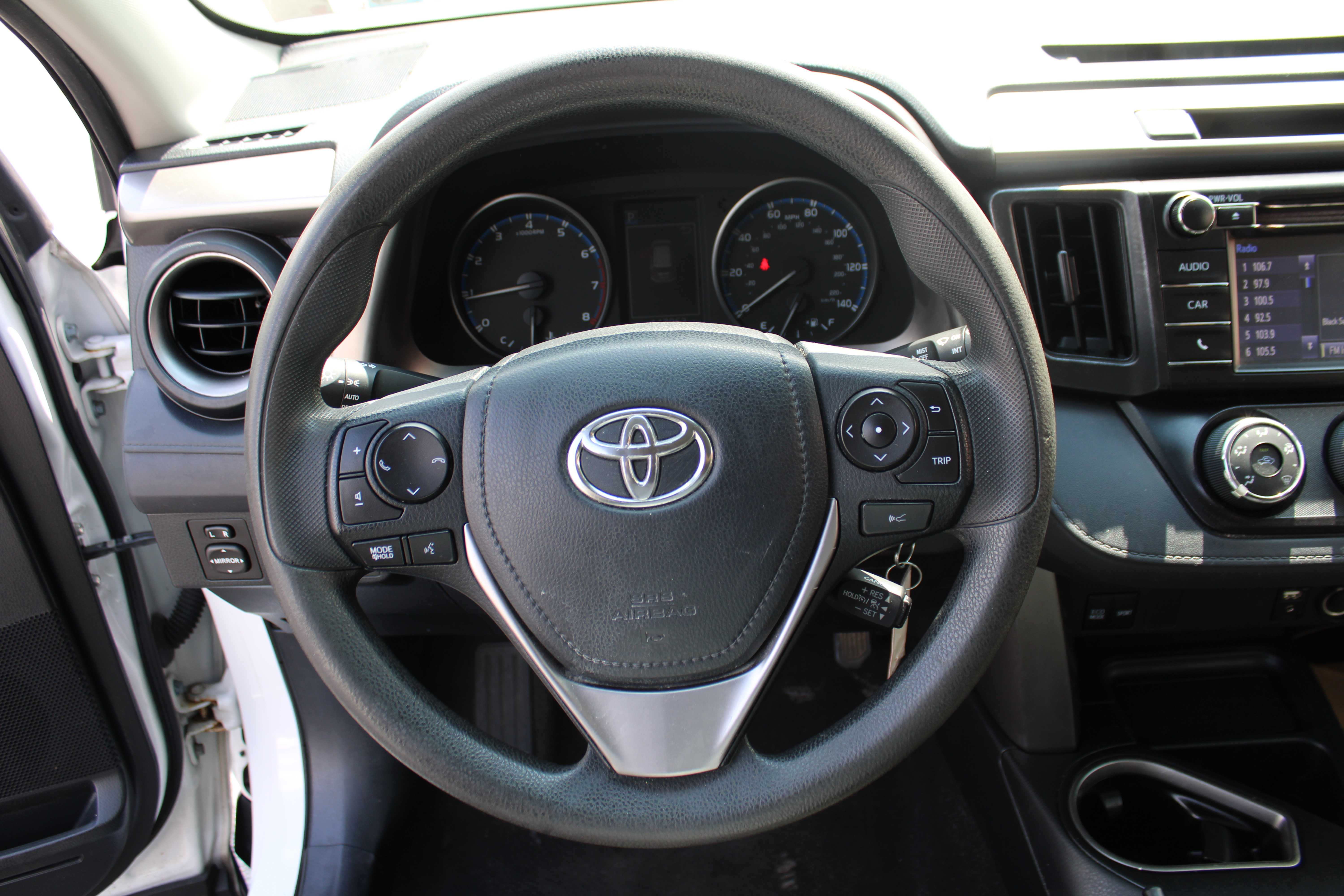 WHITE, 2017 TOYOTA RAV4 Thumnail Image 12