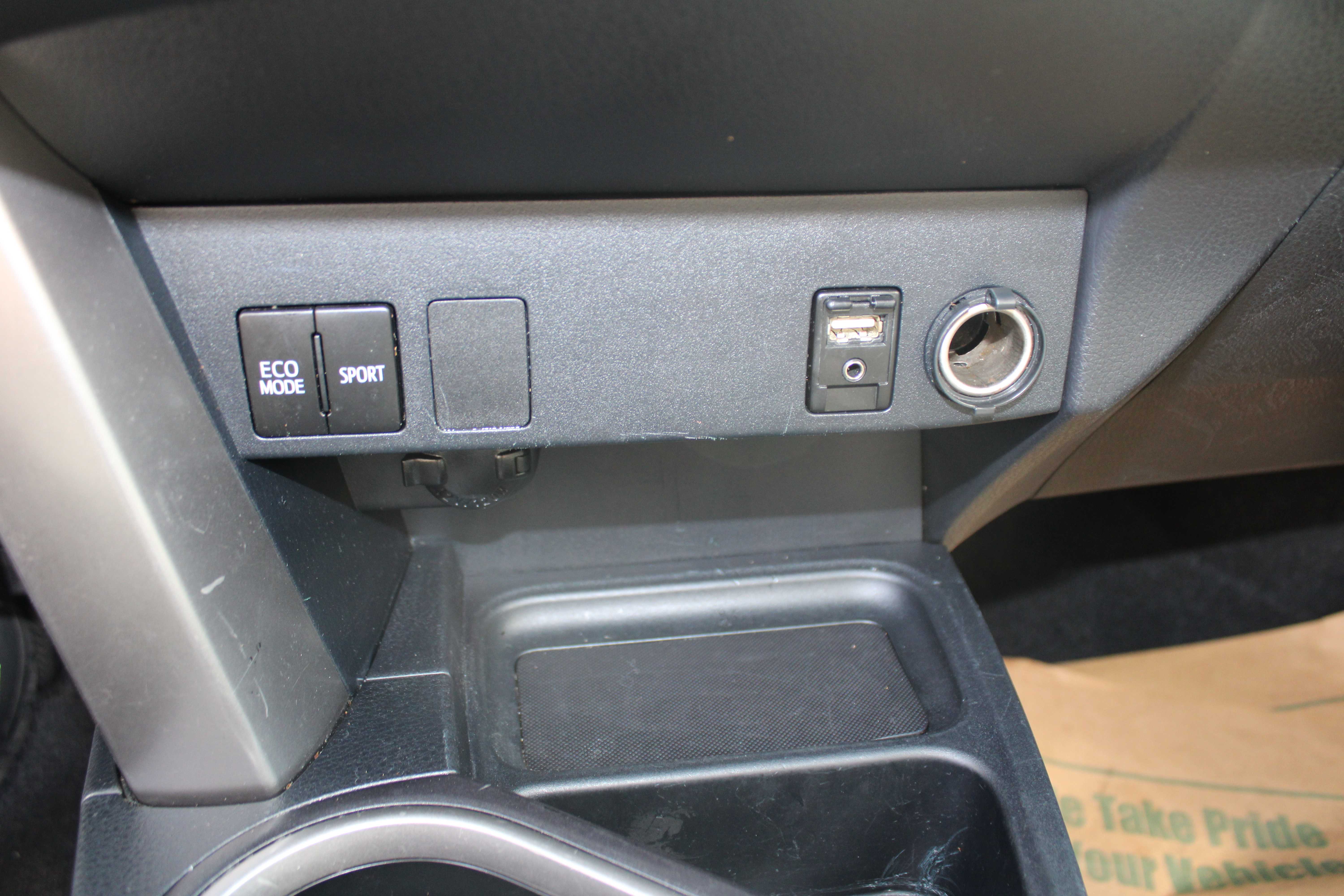 WHITE, 2017 TOYOTA RAV4 Thumnail Image 14