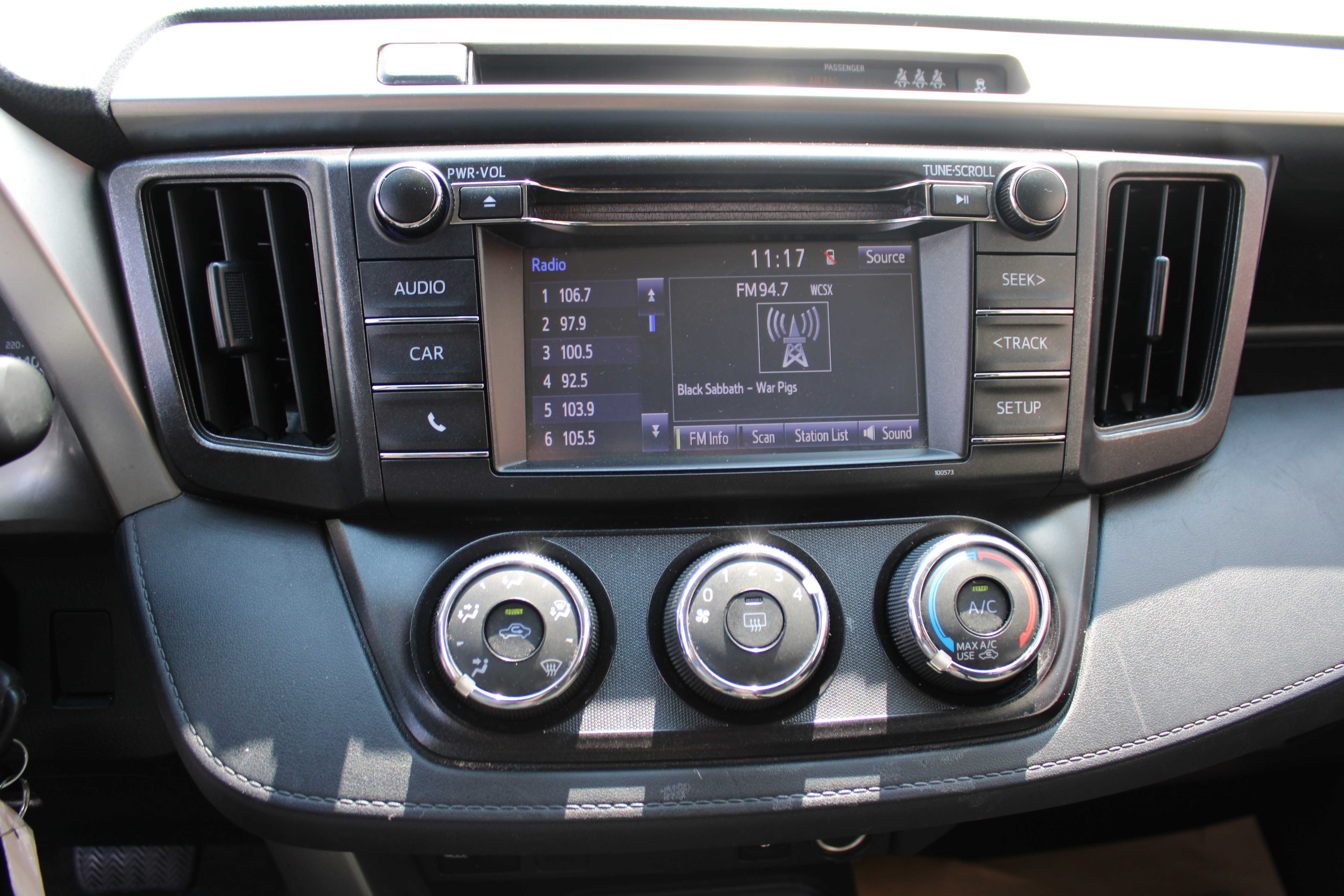 WHITE, 2017 TOYOTA RAV4 Thumnail Image 15