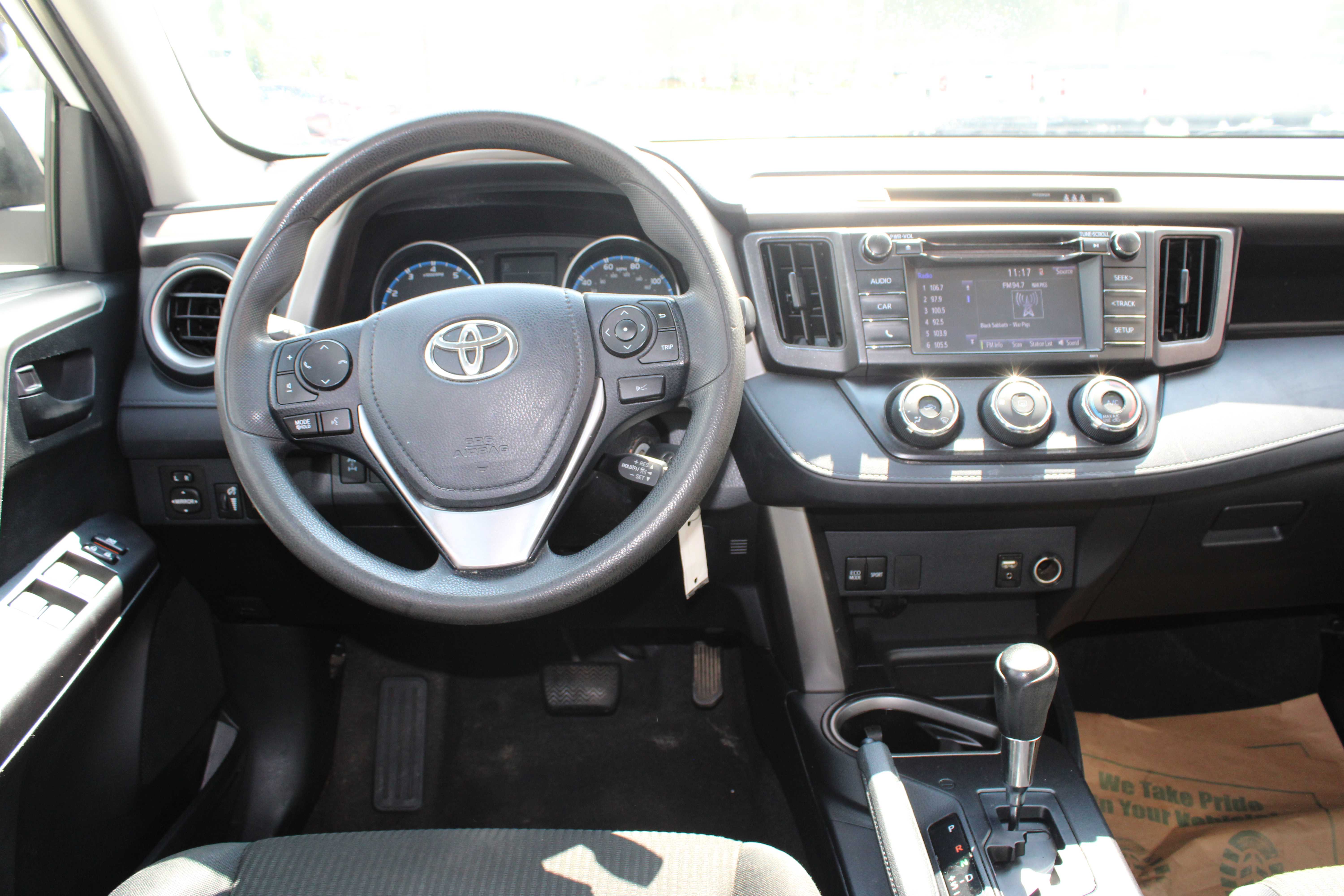 WHITE, 2017 TOYOTA RAV4 Thumnail Image 20