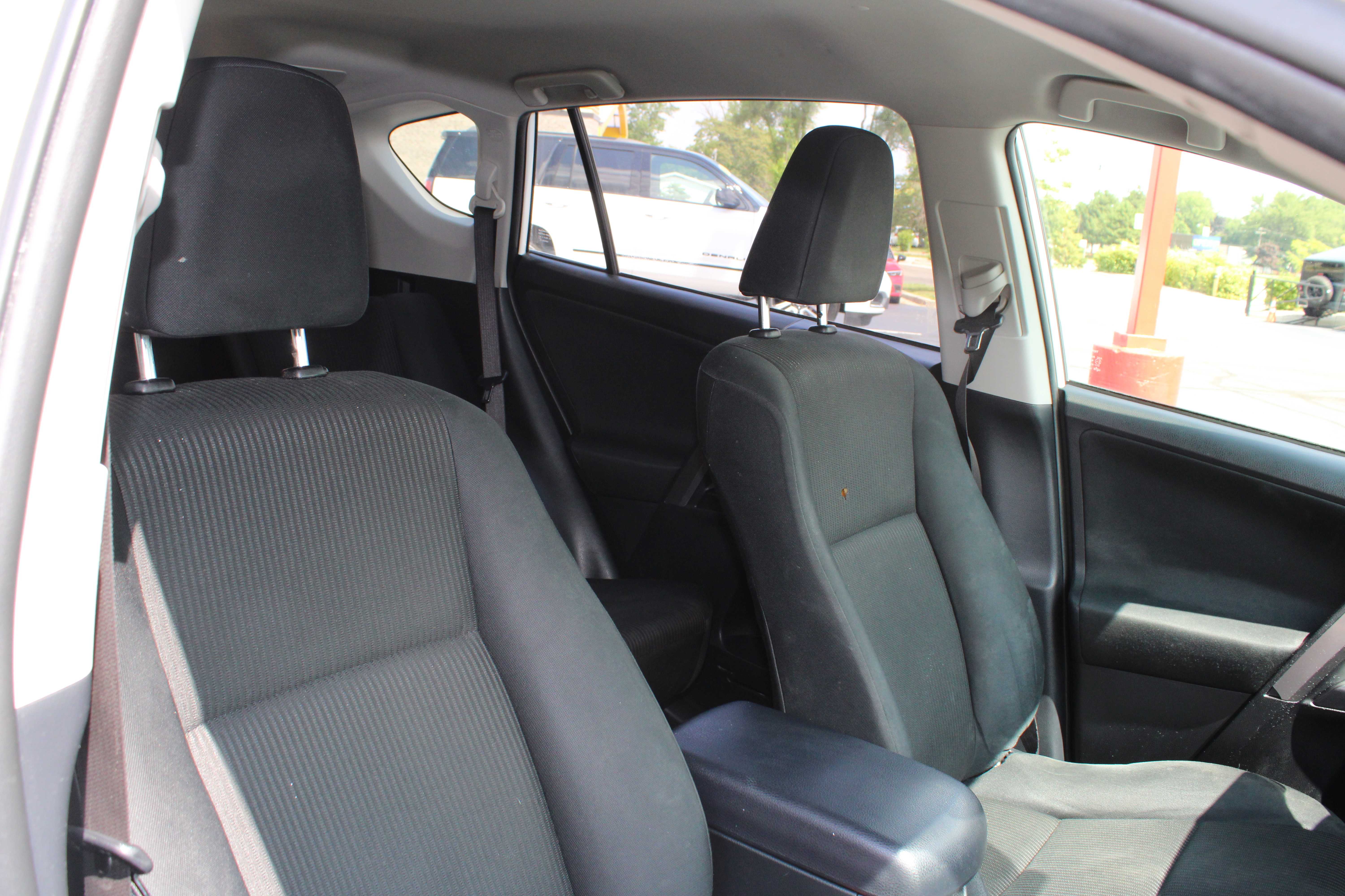 WHITE, 2017 TOYOTA RAV4 Thumnail Image 23