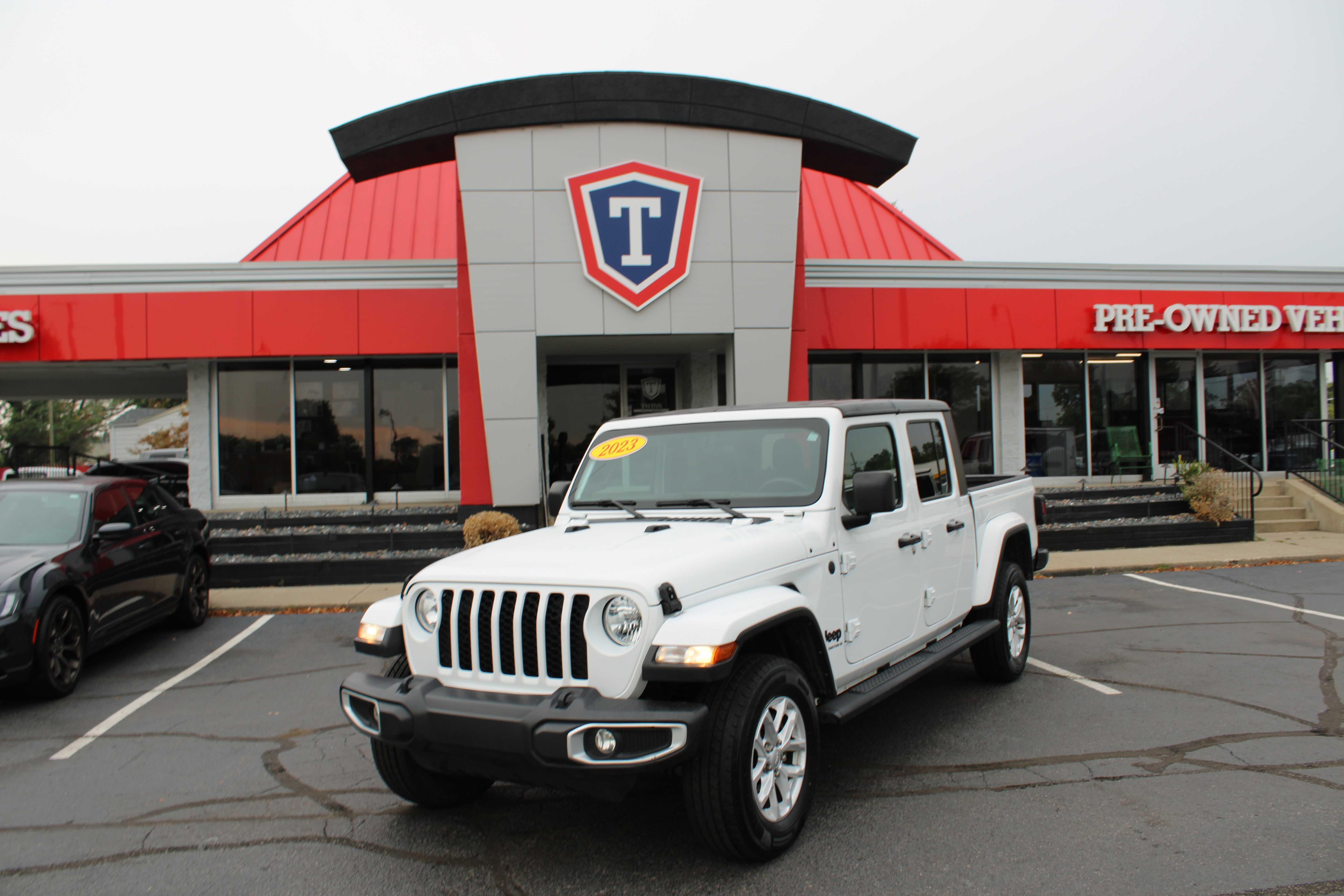 WHITE, 2023 JEEP GLADIATOR Thumnail Image 1