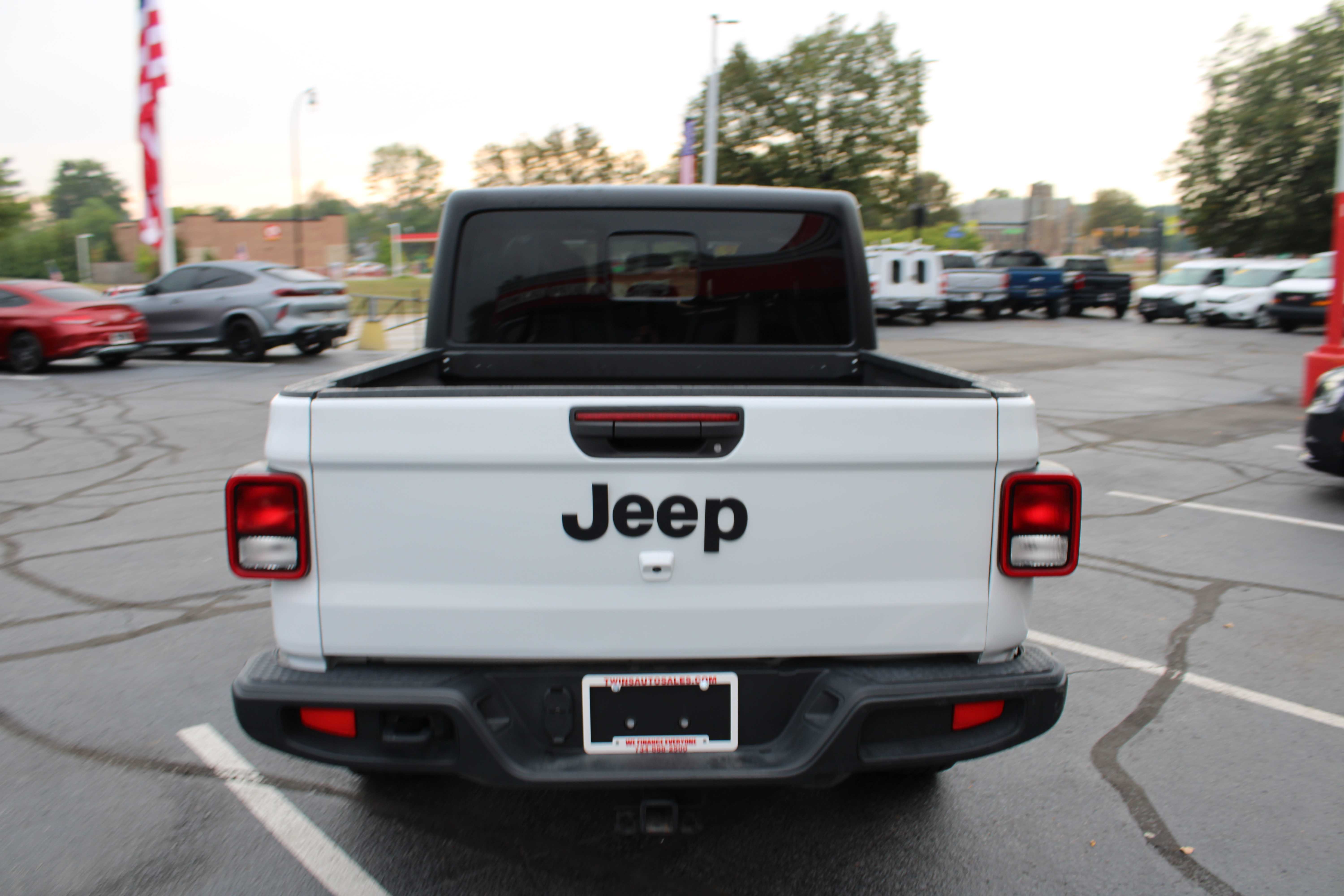 WHITE, 2023 JEEP GLADIATOR Thumnail Image 5