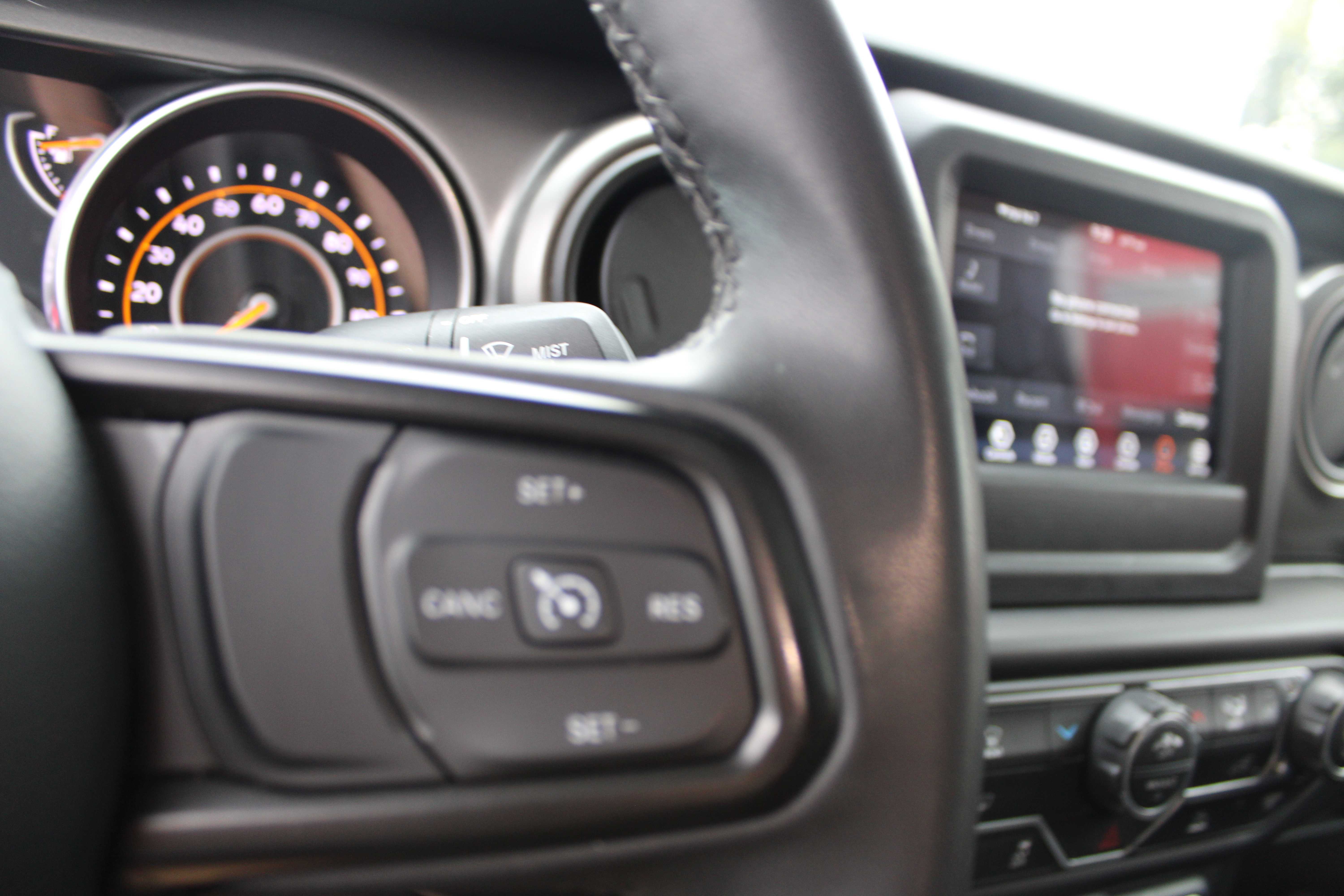 WHITE, 2023 JEEP GLADIATOR Thumnail Image 10