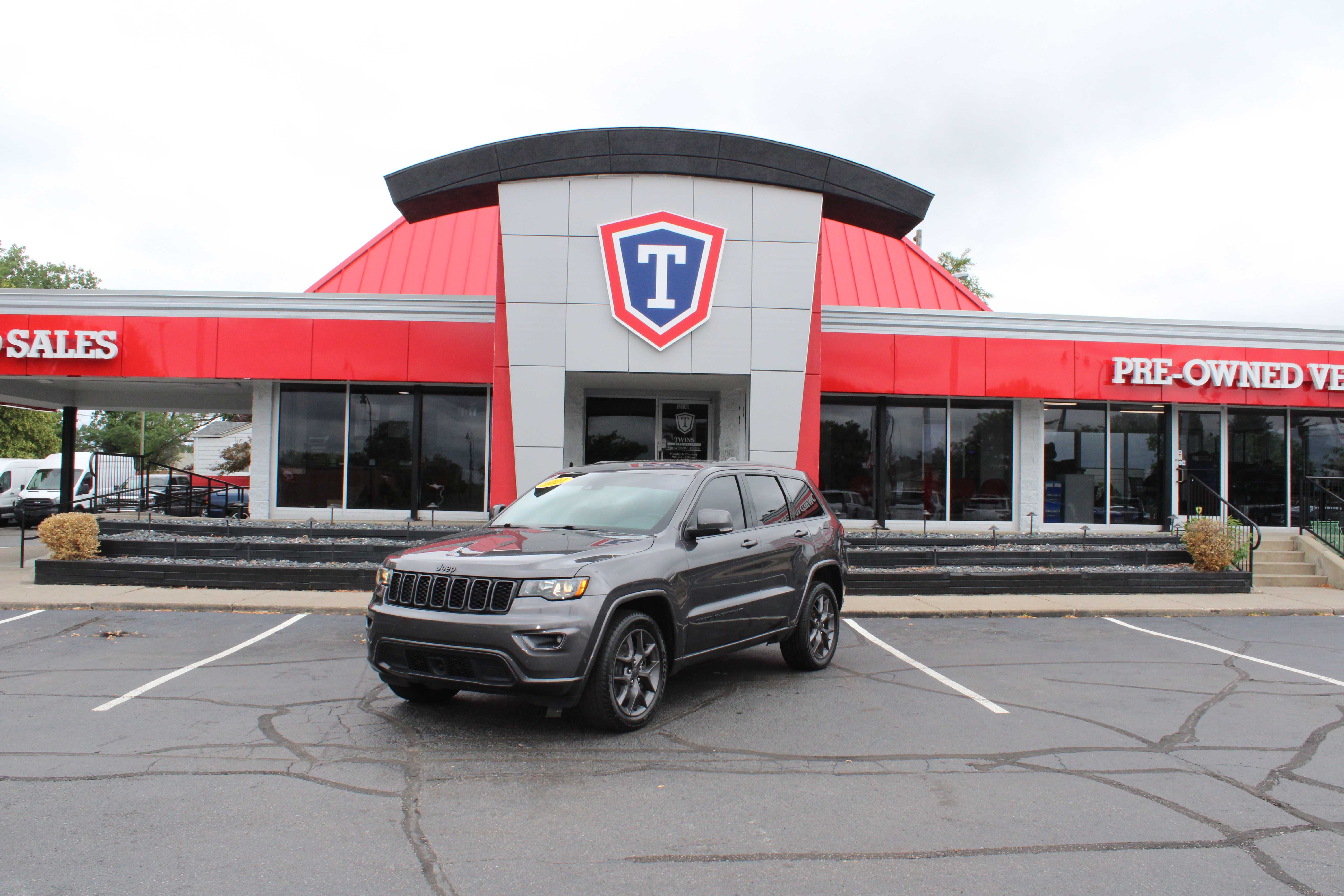 GREY, 2021 JEEP GRAND CHEROKEE Thumnail Image 1