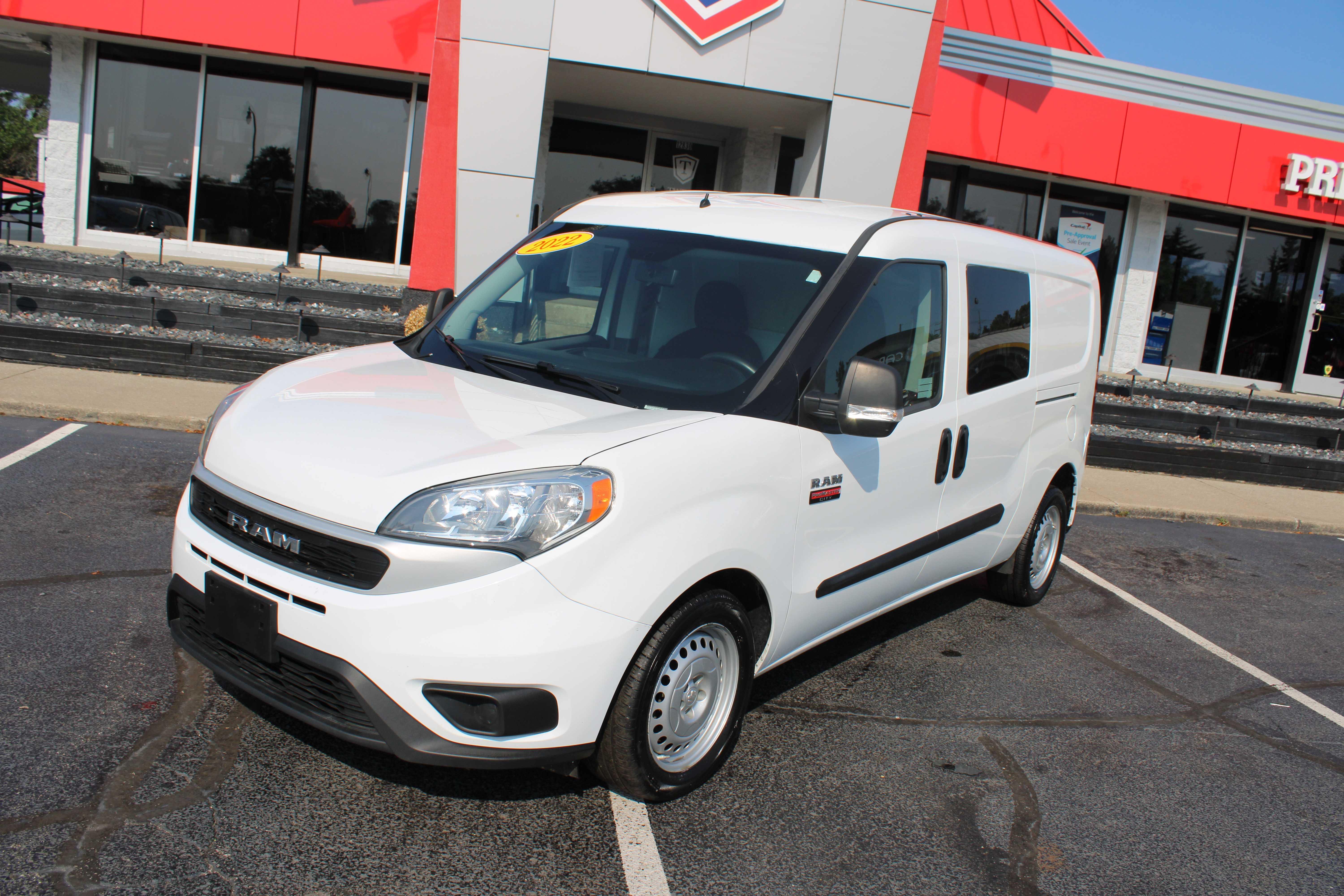 WHITE, 2022 RAM PROMASTER CITY Thumnail Image 2