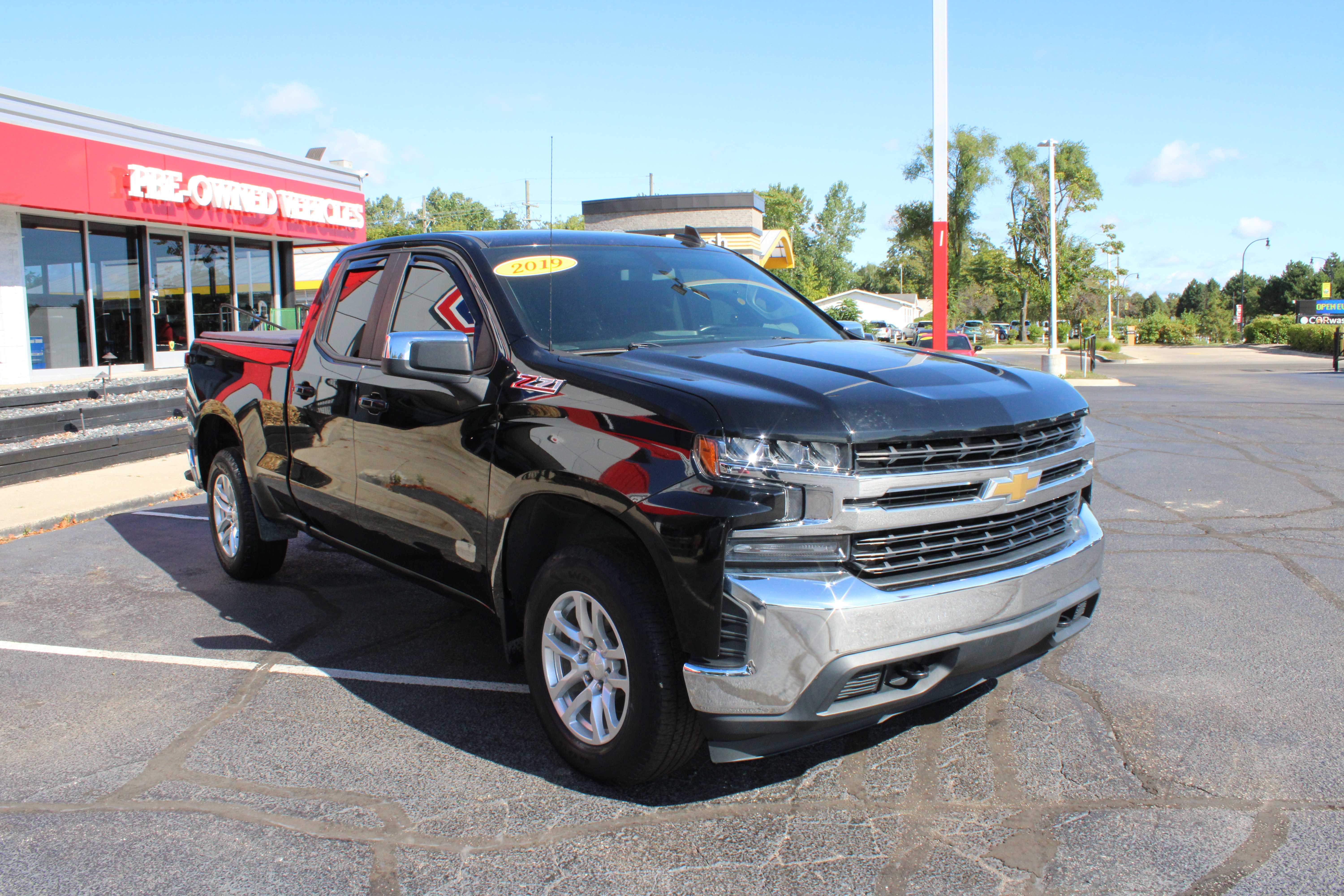 BLACK, 2019 CHEVROLET SILVERADO 1500 DOUBLE CAB Thumnail Image 4