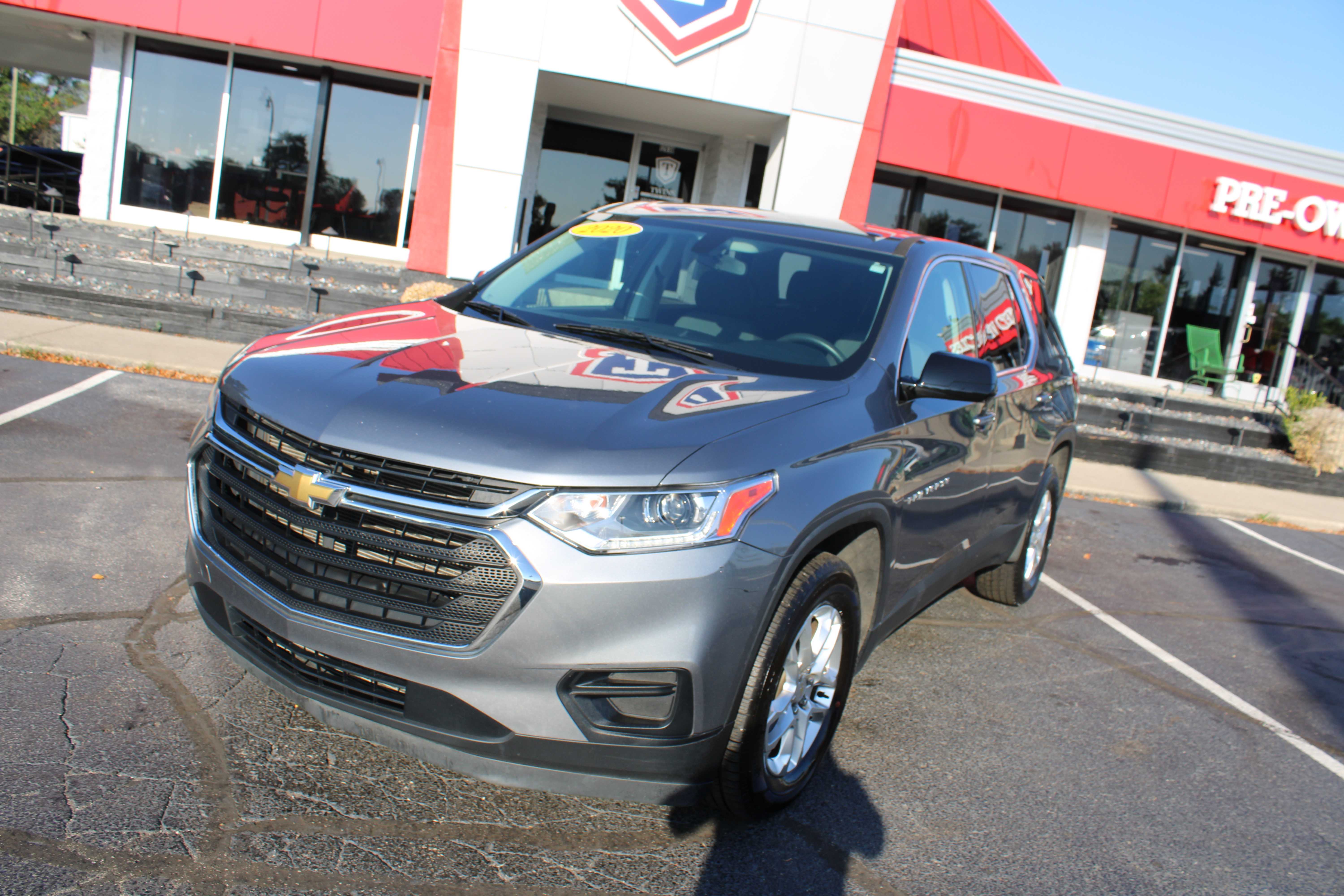 GREY, 2020 CHEVROLET TRAVERSE Thumnail Image 2