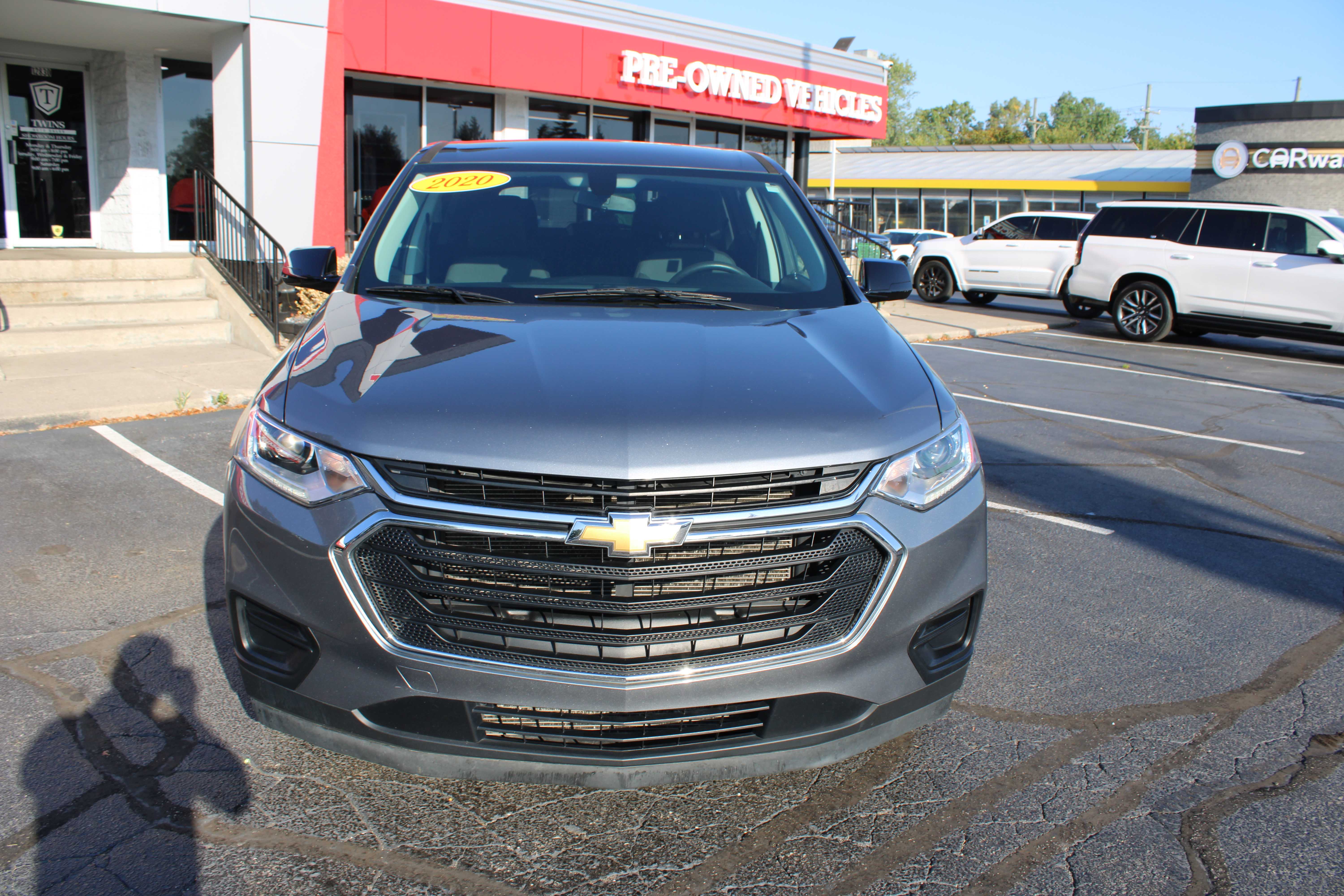GREY, 2020 CHEVROLET TRAVERSE Thumnail Image 3
