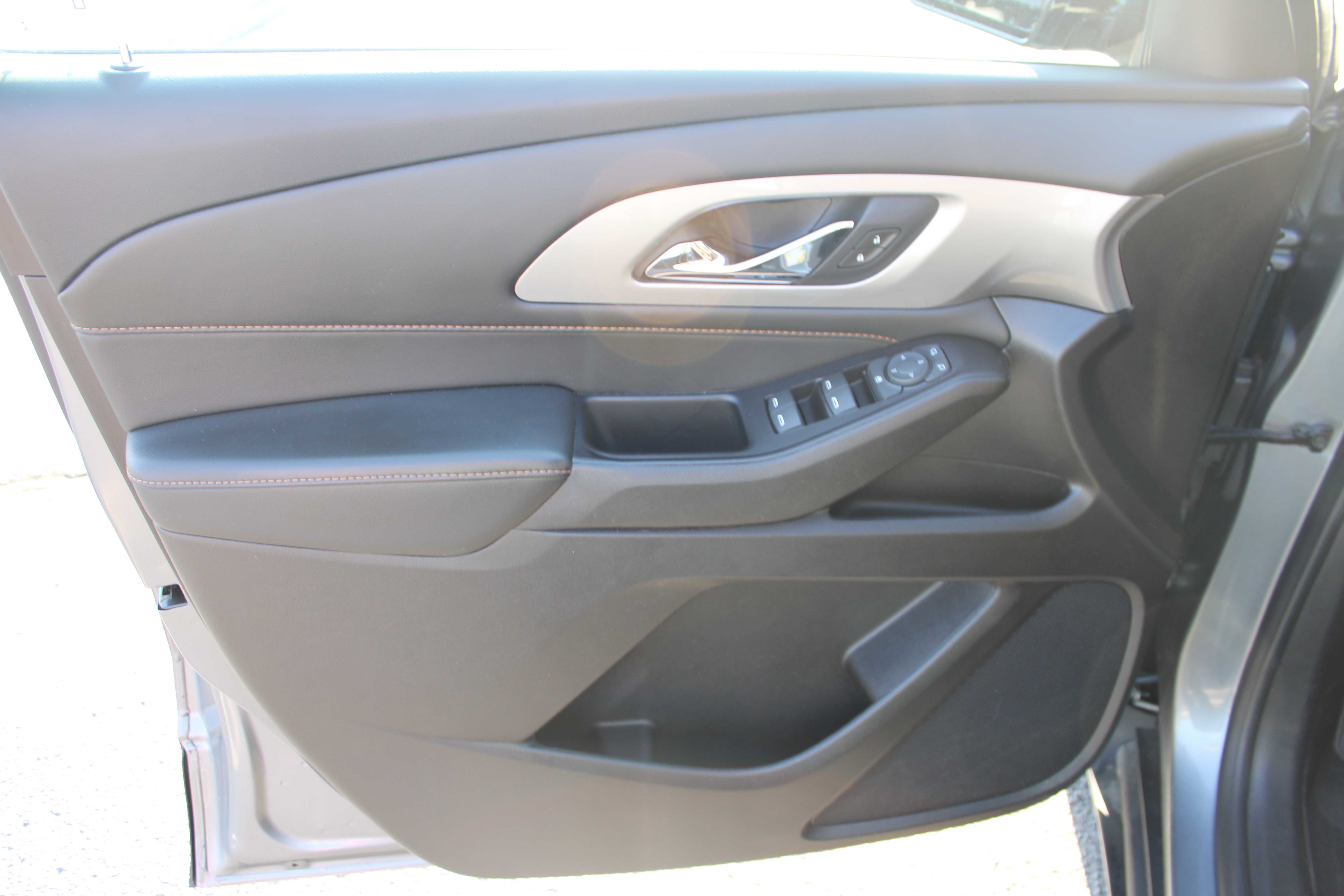 GREY, 2020 CHEVROLET TRAVERSE Thumnail Image 9