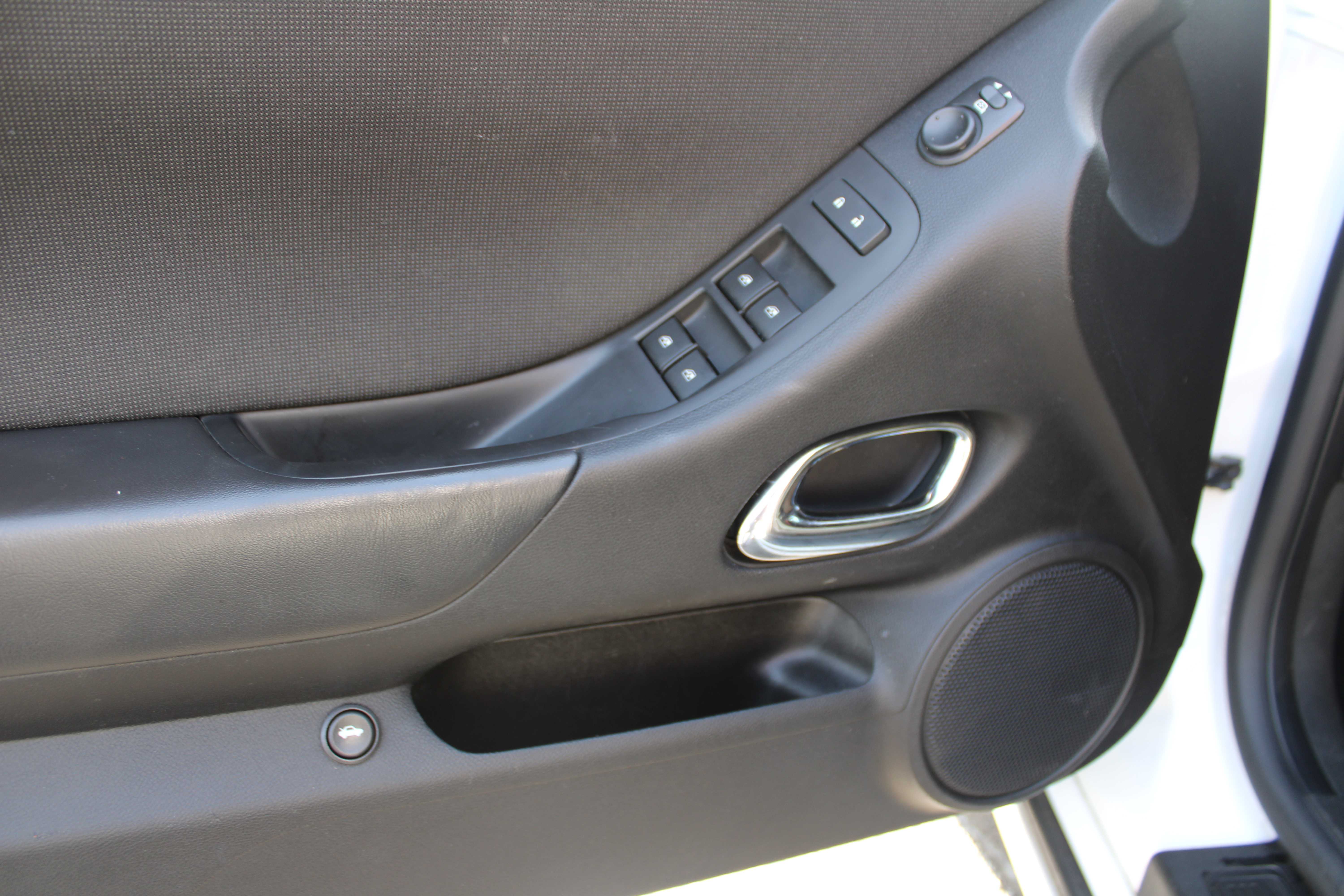 WHITE, 2015 CHEVROLET CAMARO Thumnail Image 16