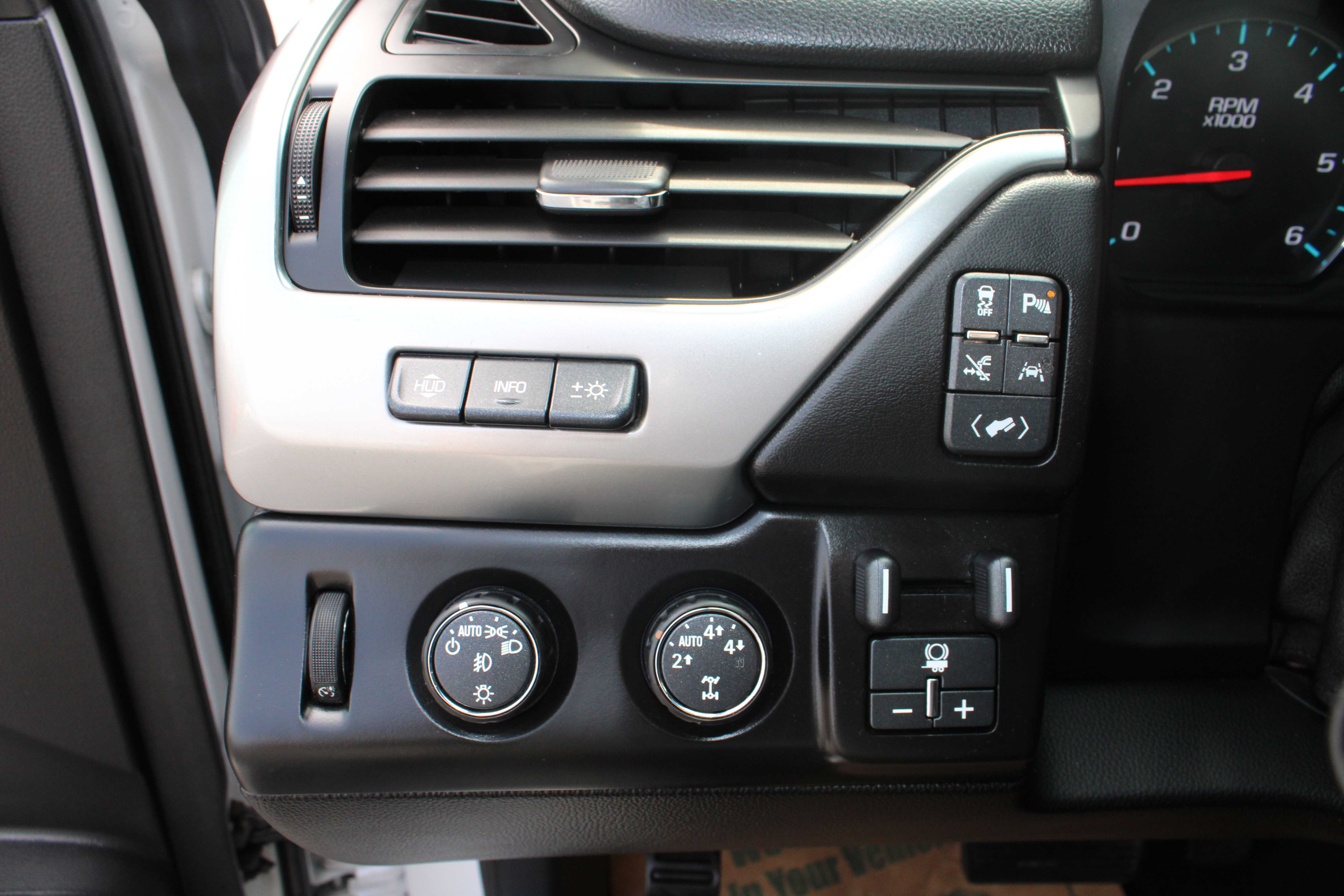 WHITE, 2016 CHEVROLET TAHOE Thumnail Image 12