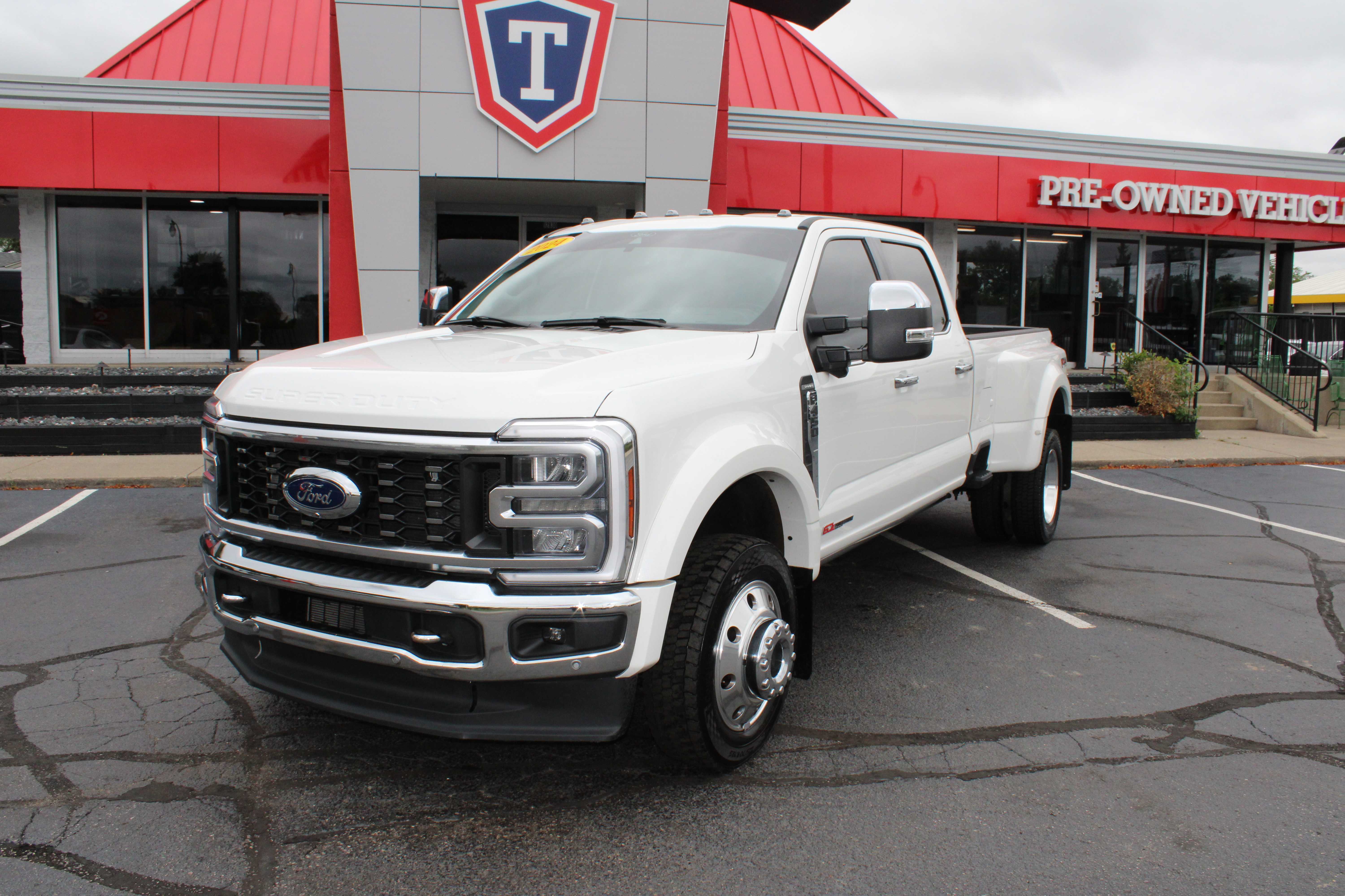 WHITE, 2024 FORD F450 SUPER DUTY CREW CAB Thumnail Image 2