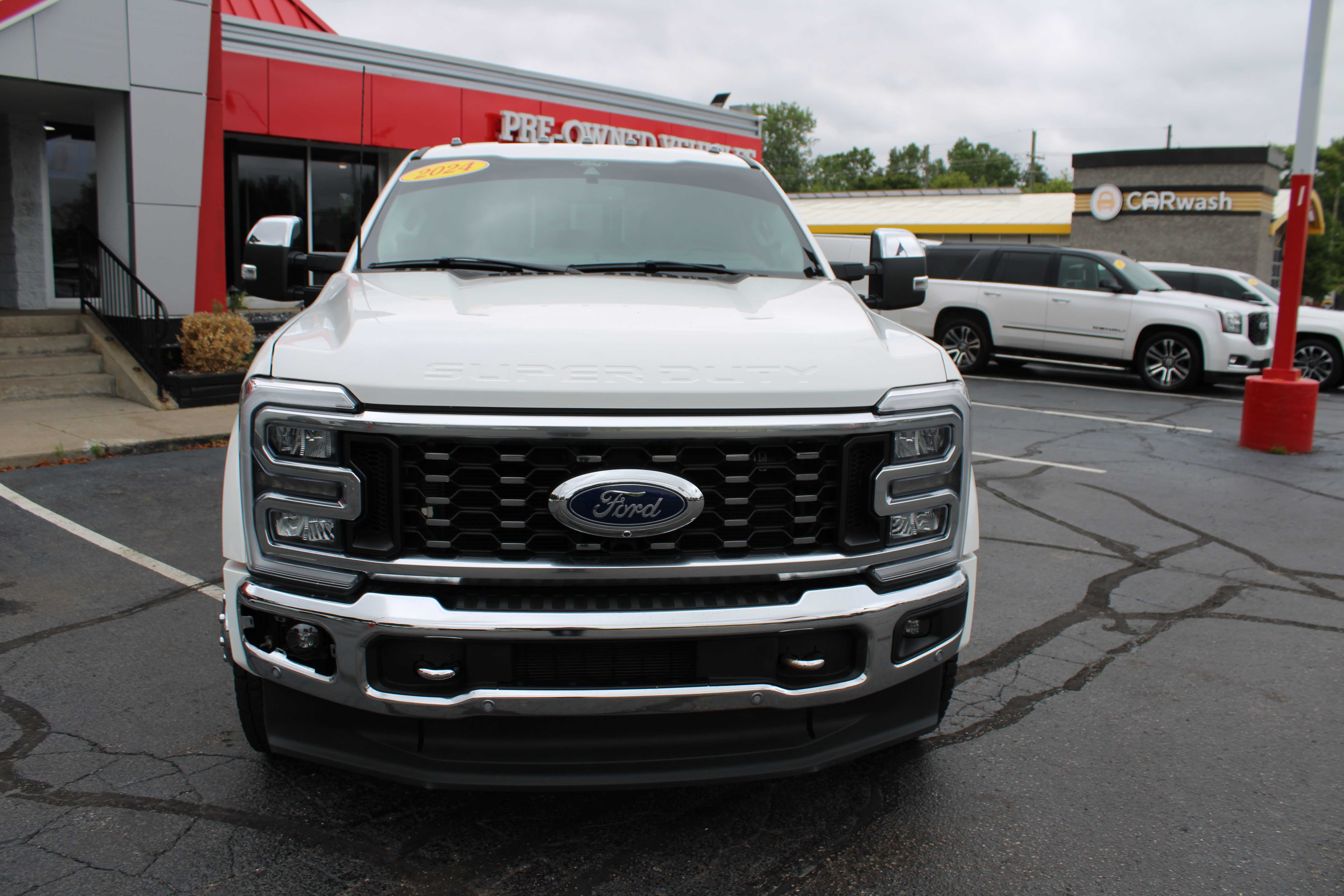 WHITE, 2024 FORD F450 SUPER DUTY CREW CAB Thumnail Image 3