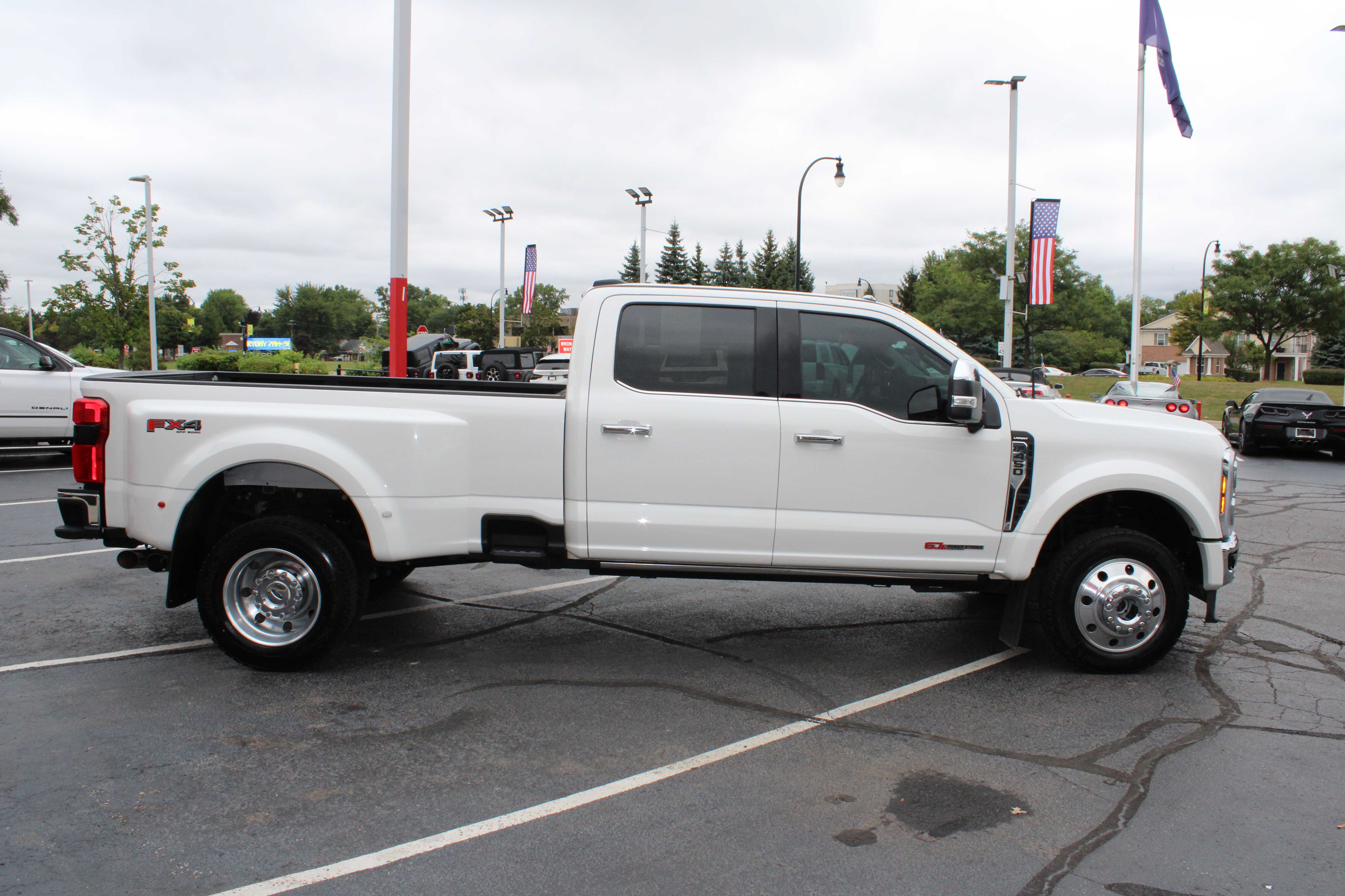WHITE, 2024 FORD F450 SUPER DUTY CREW CAB Thumnail Image 5