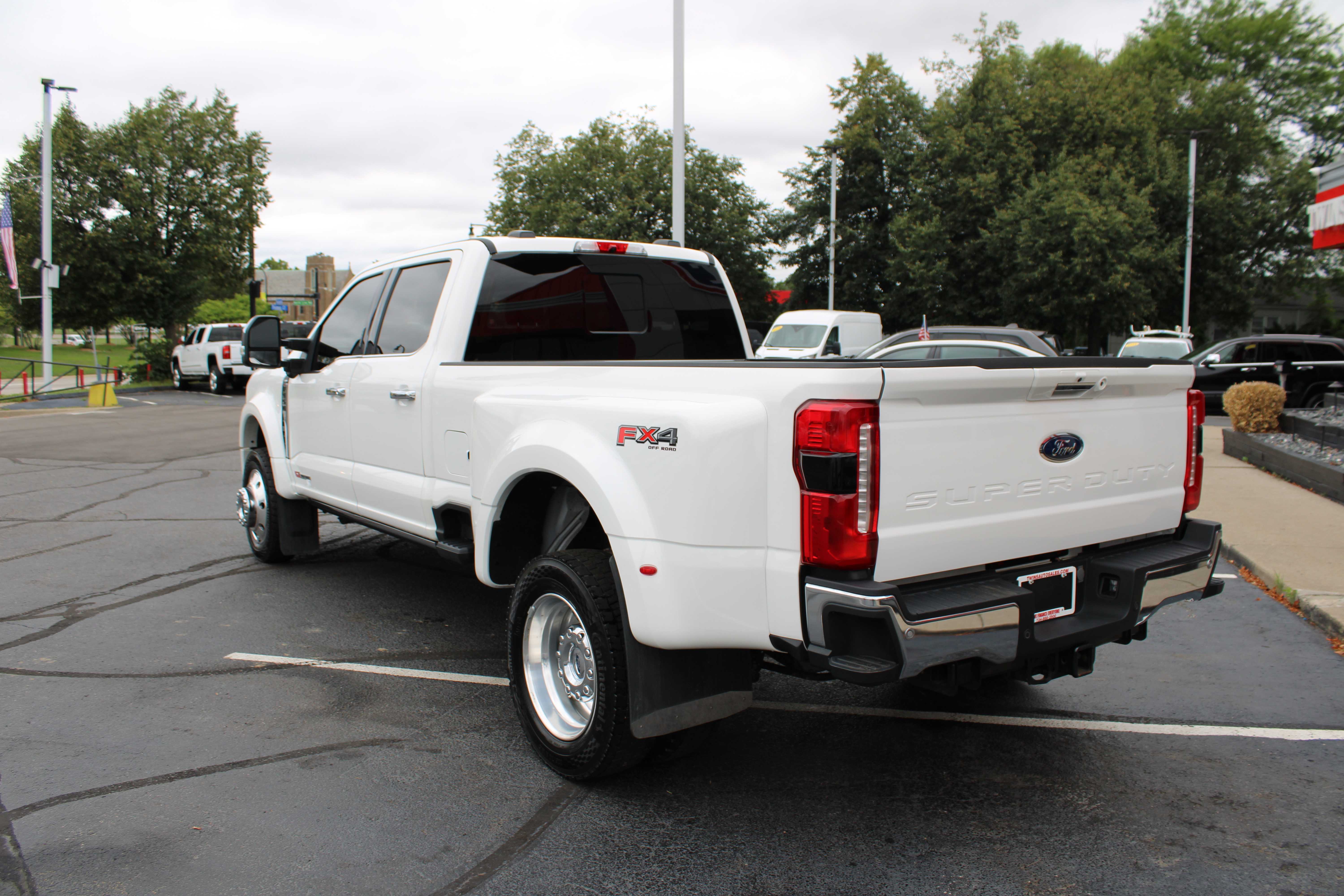 WHITE, 2024 FORD F450 SUPER DUTY CREW CAB Thumnail Image 8
