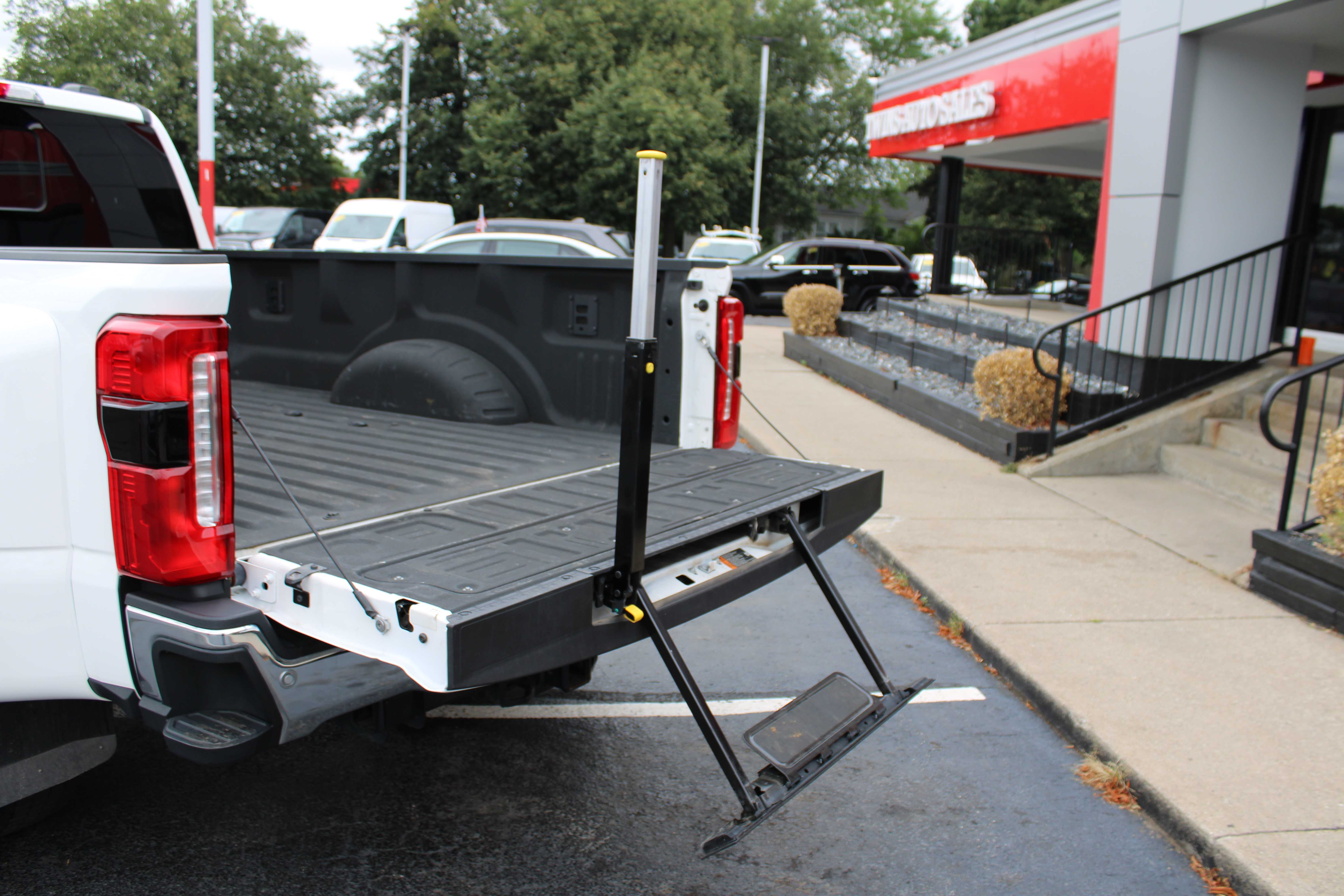 WHITE, 2024 FORD F450 SUPER DUTY CREW CAB Thumnail Image 15