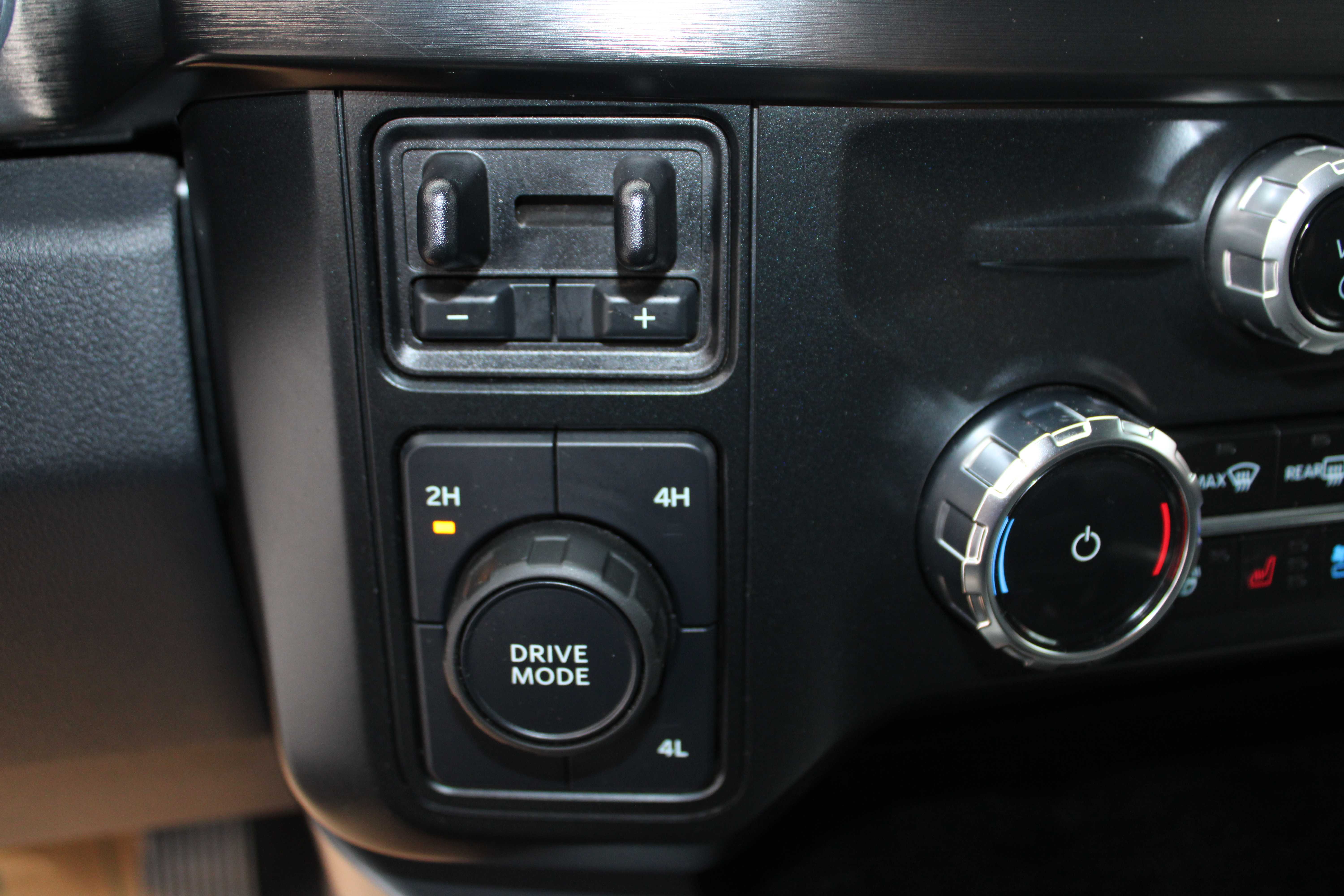 WHITE, 2024 FORD F450 SUPER DUTY CREW CAB Thumnail Image 30