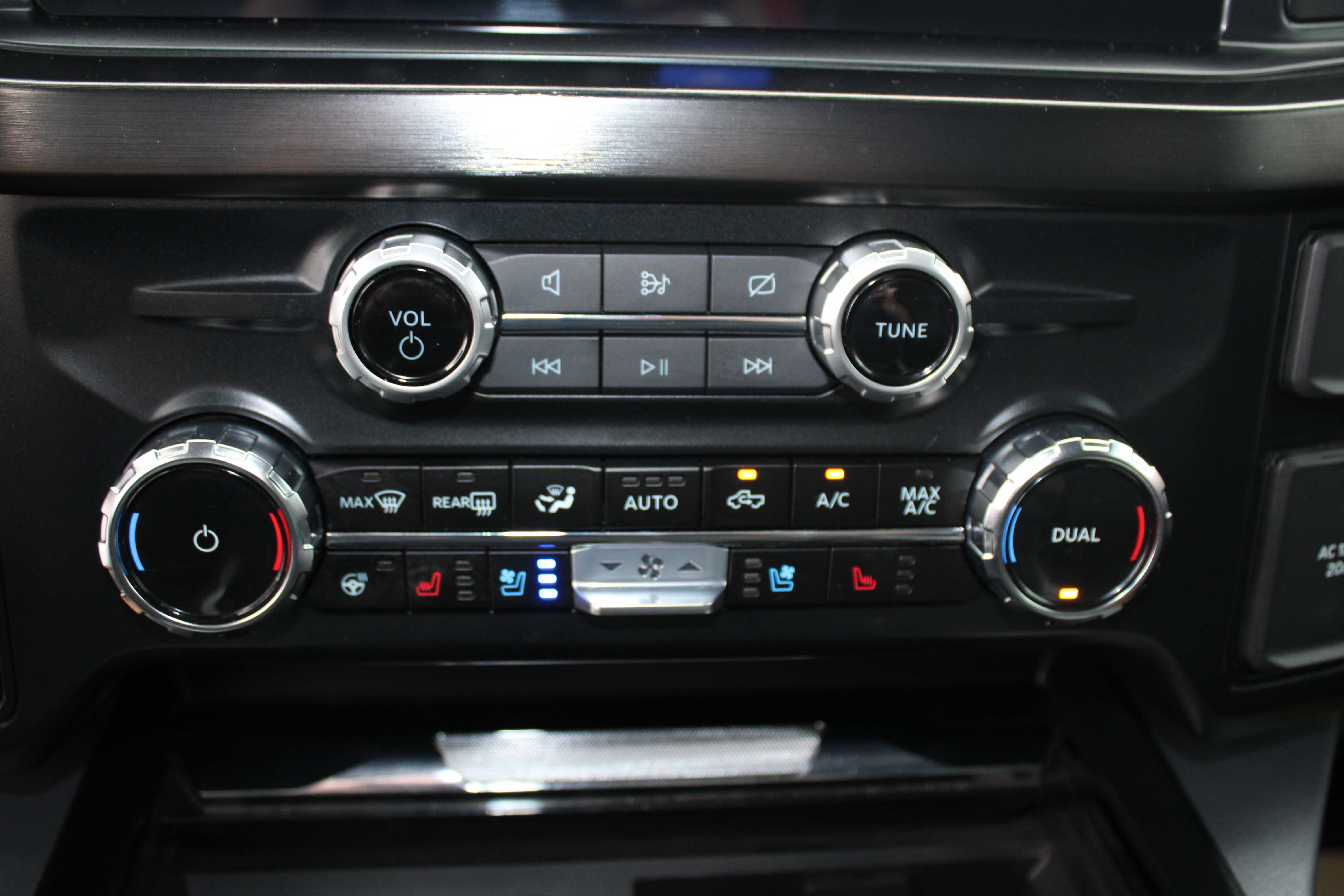 WHITE, 2024 FORD F450 SUPER DUTY CREW CAB Thumnail Image 34