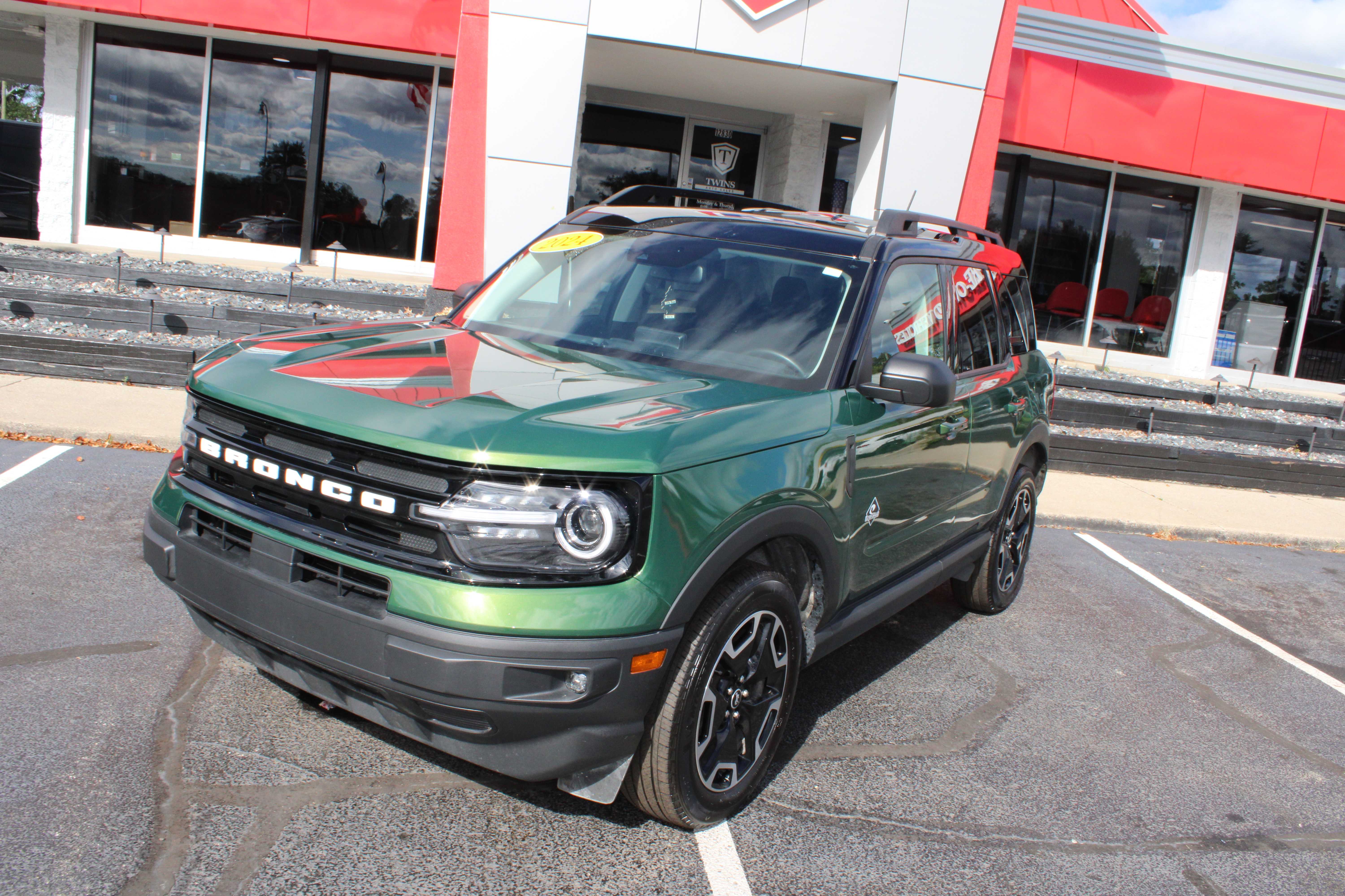 GREEN, 2022 FORD BRONCO SPORT Thumnail Image 2