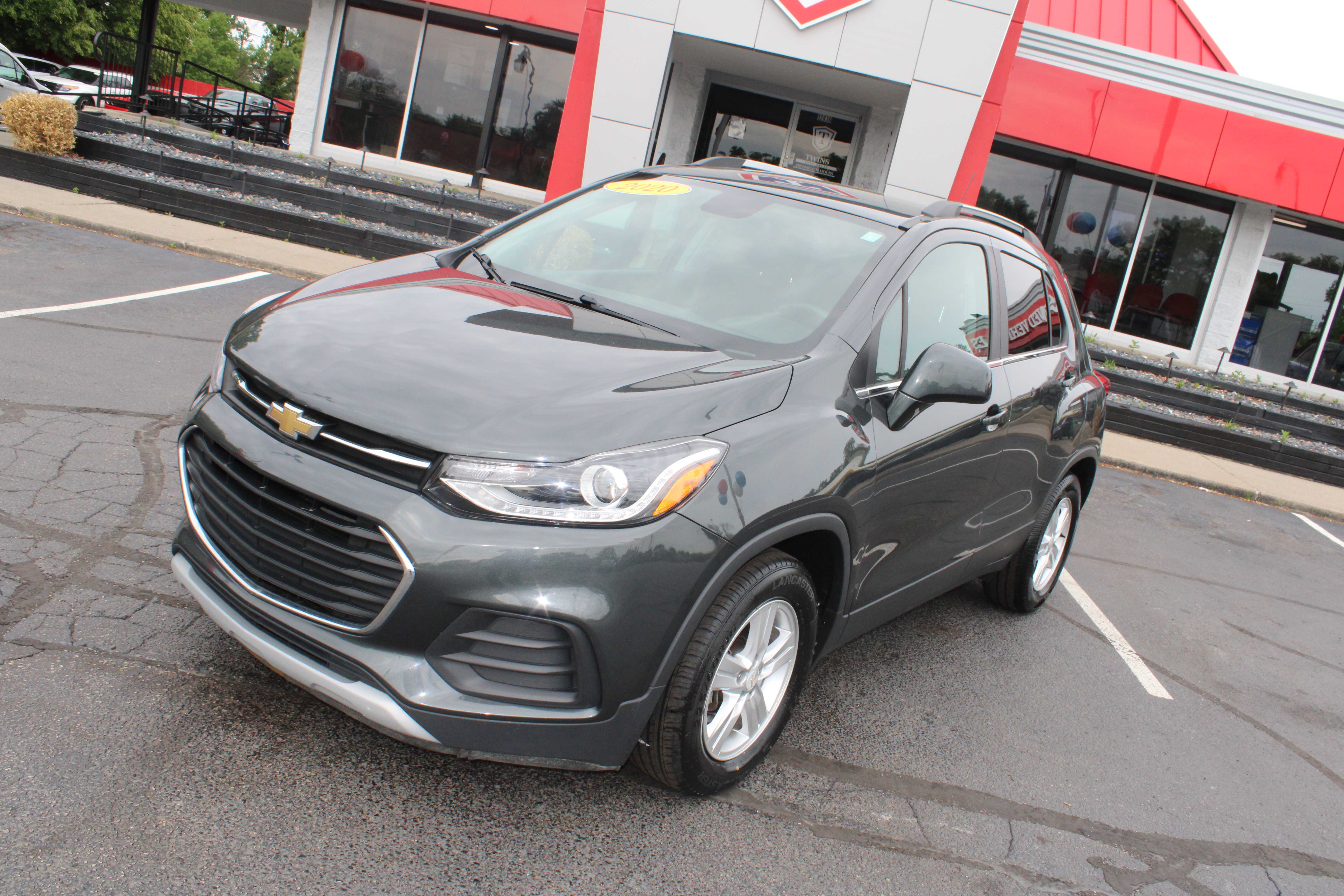 GREY, 2020 CHEVROLET TRAX Thumnail Image 2