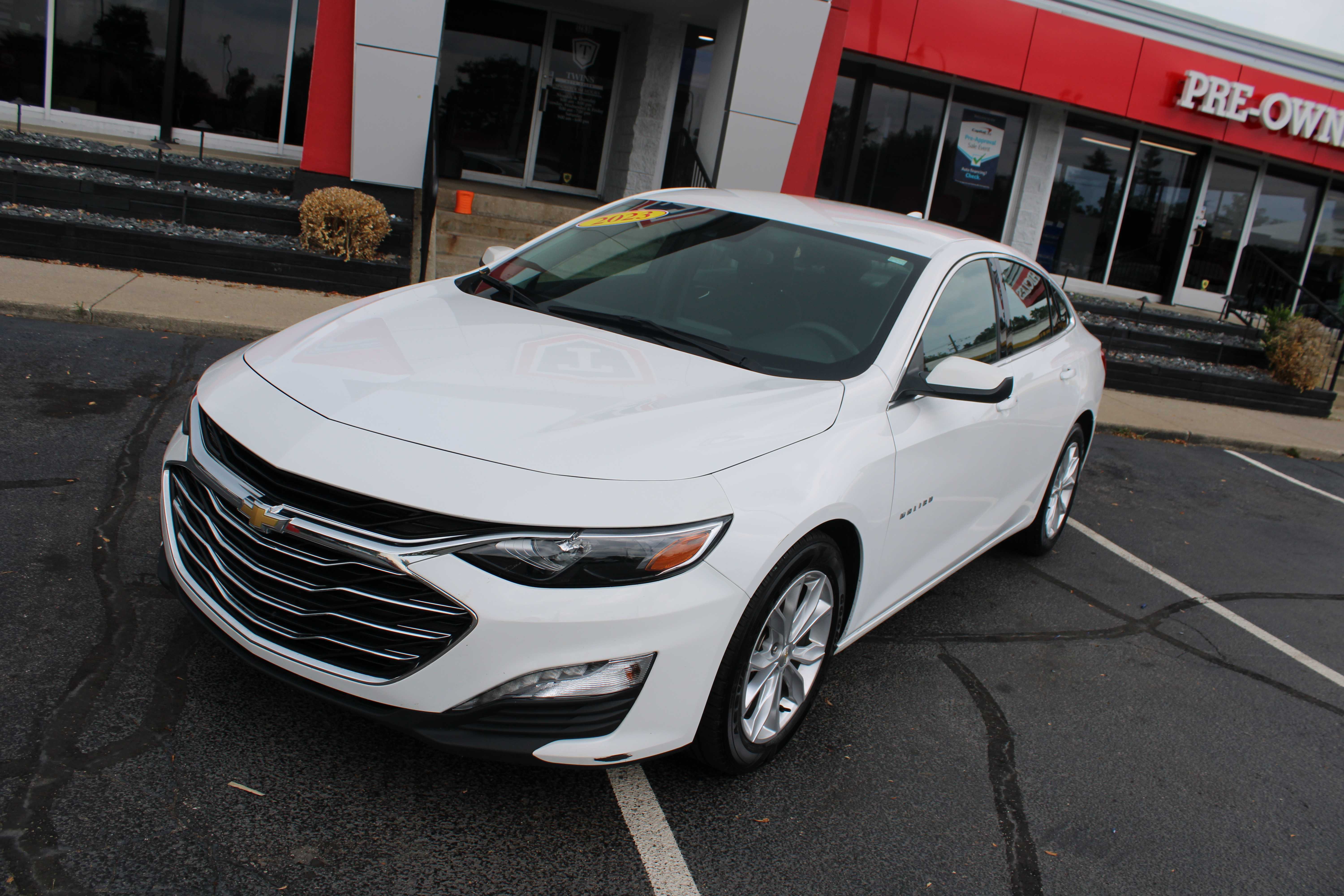 WHITE, 2023 CHEVROLET MALIBU Thumnail Image 2