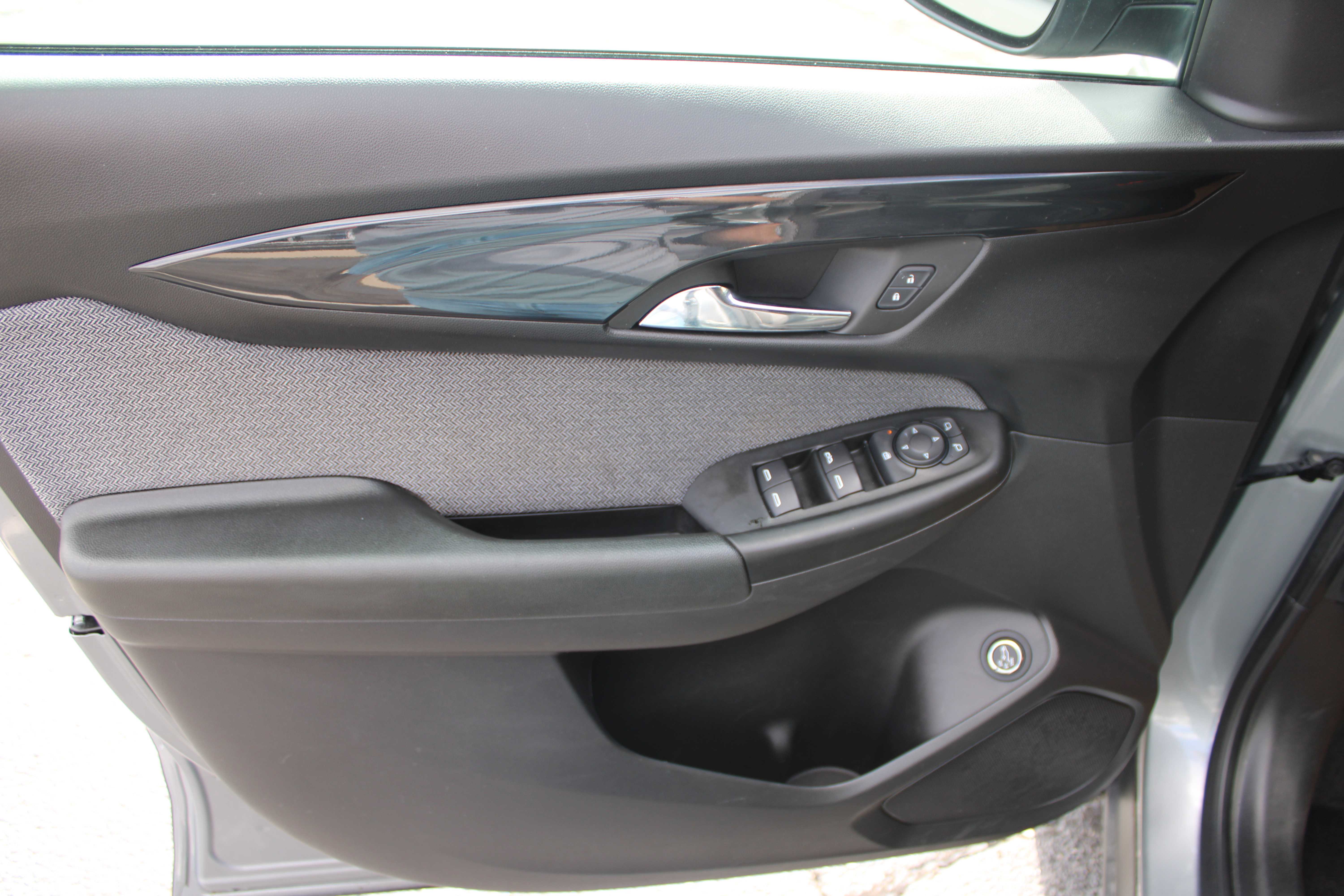 SILVER, 2024 CHEVROLET TRAILBLAZER Thumnail Image 9