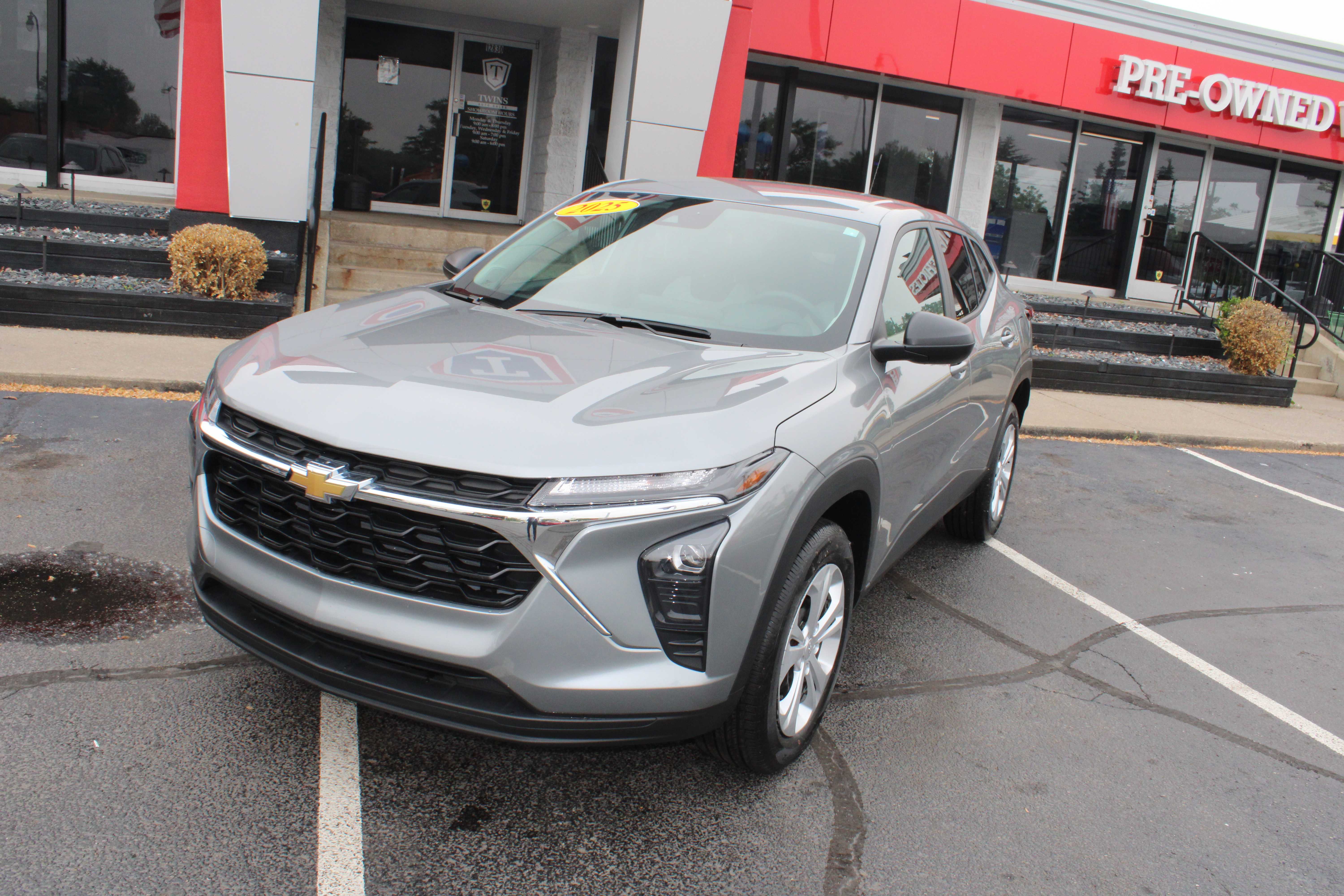 GREY, 2025 CHEVROLET TRAX Thumnail Image 2