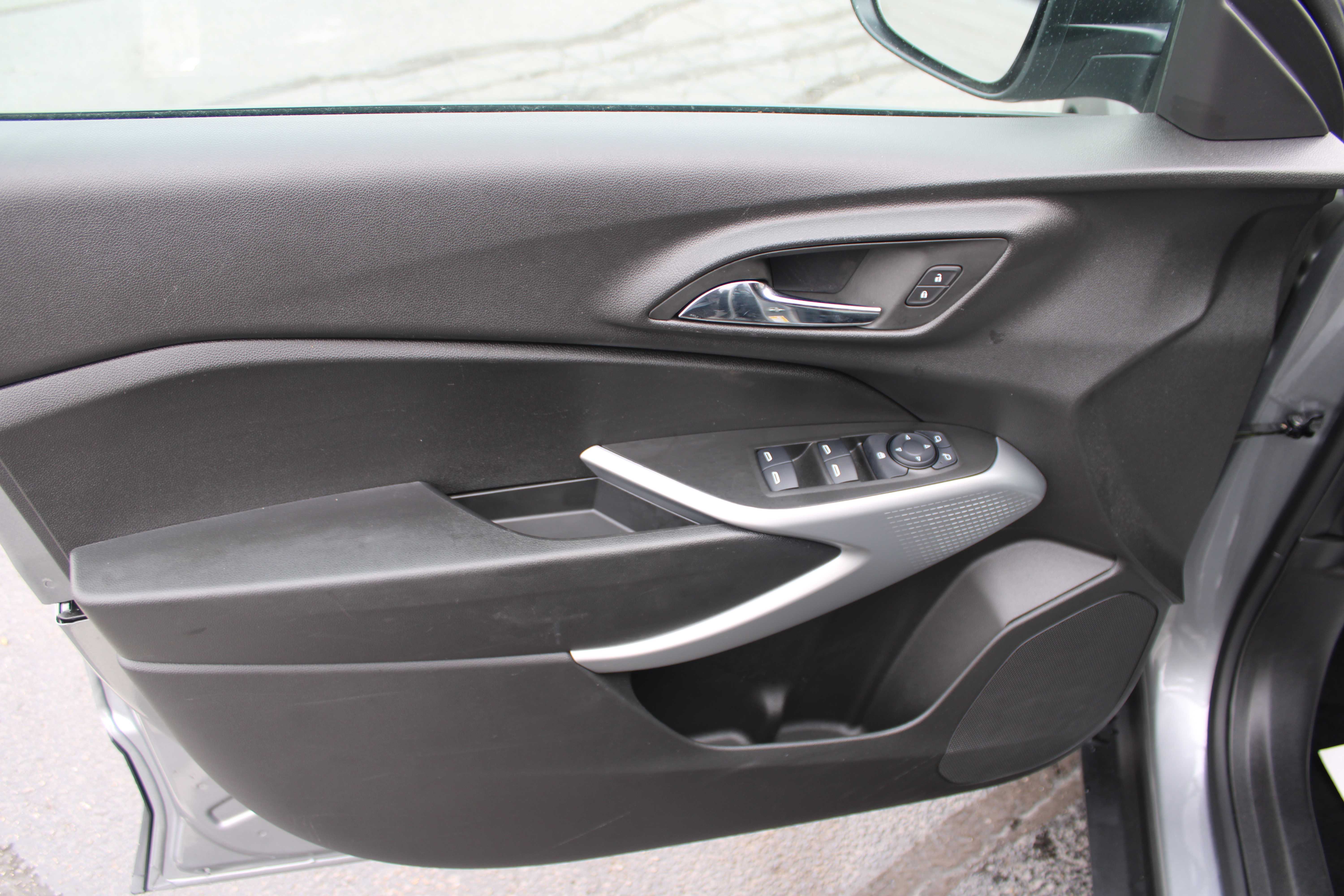 GREY, 2025 CHEVROLET TRAX Thumnail Image 9