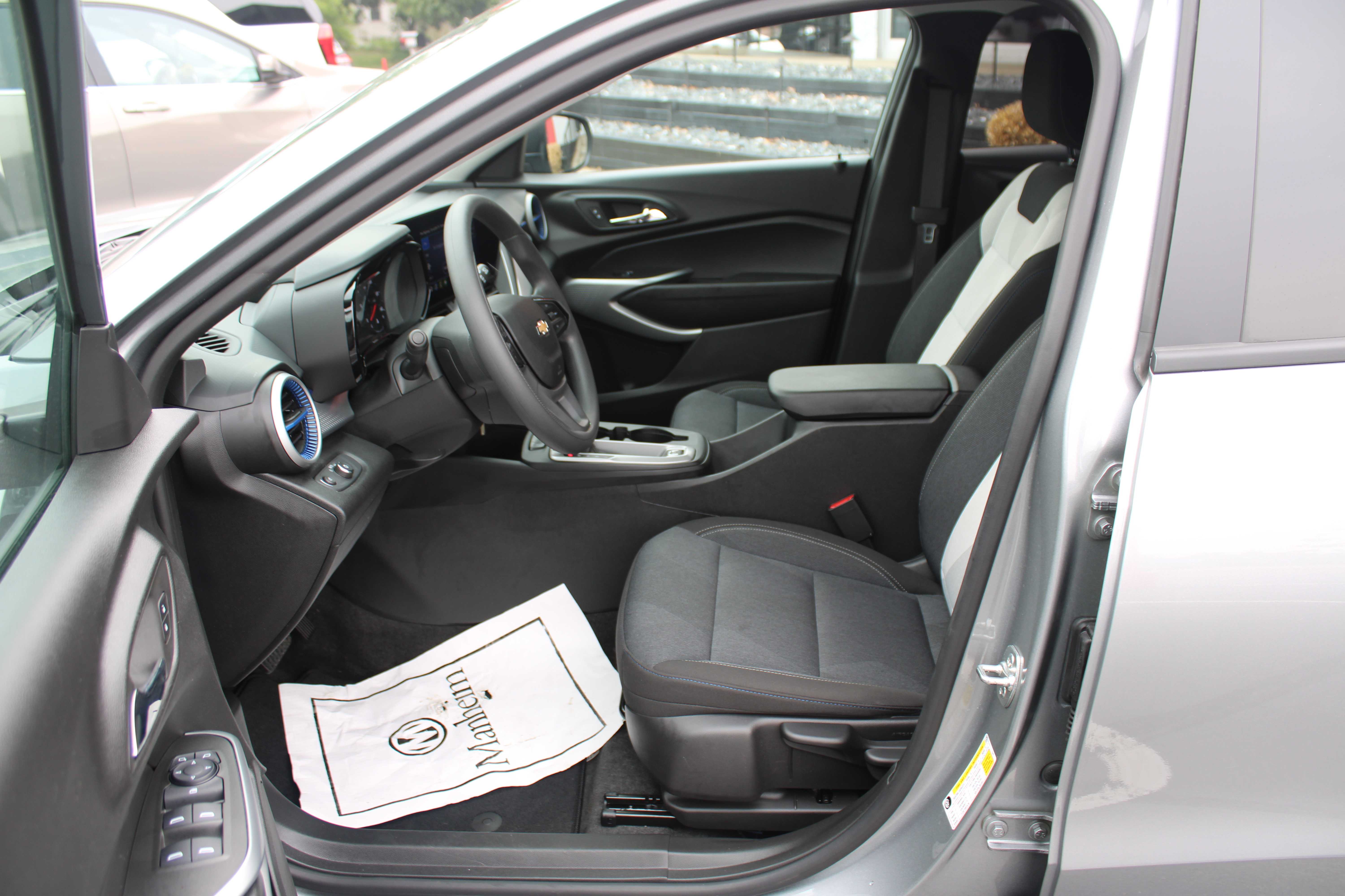 GREY, 2025 CHEVROLET TRAX Thumnail Image 10