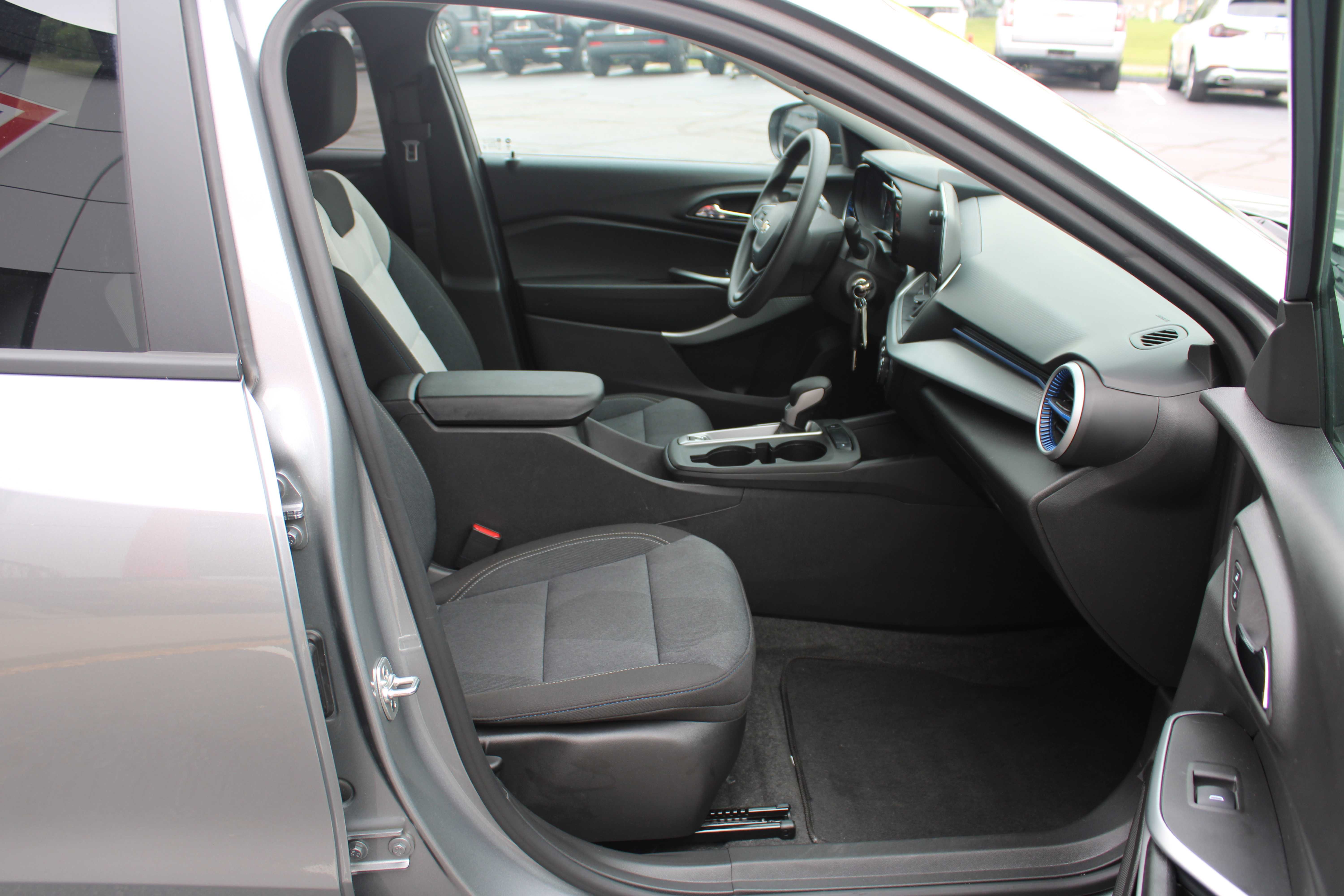 GREY, 2025 CHEVROLET TRAX Thumnail Image 19