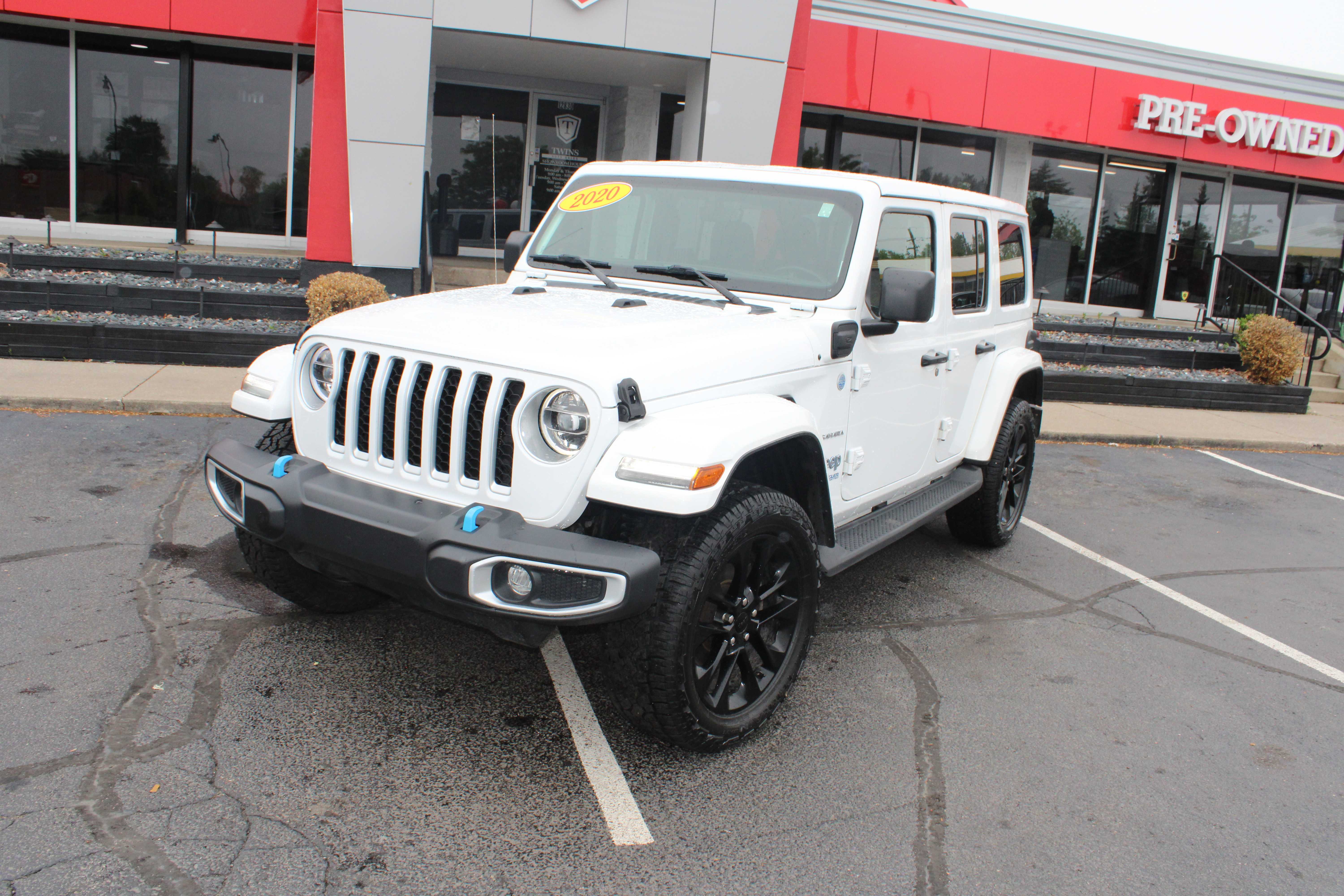 WHITE, 2022 JEEP WRANGLER UNLIMITED 4XE Thumnail Image 2