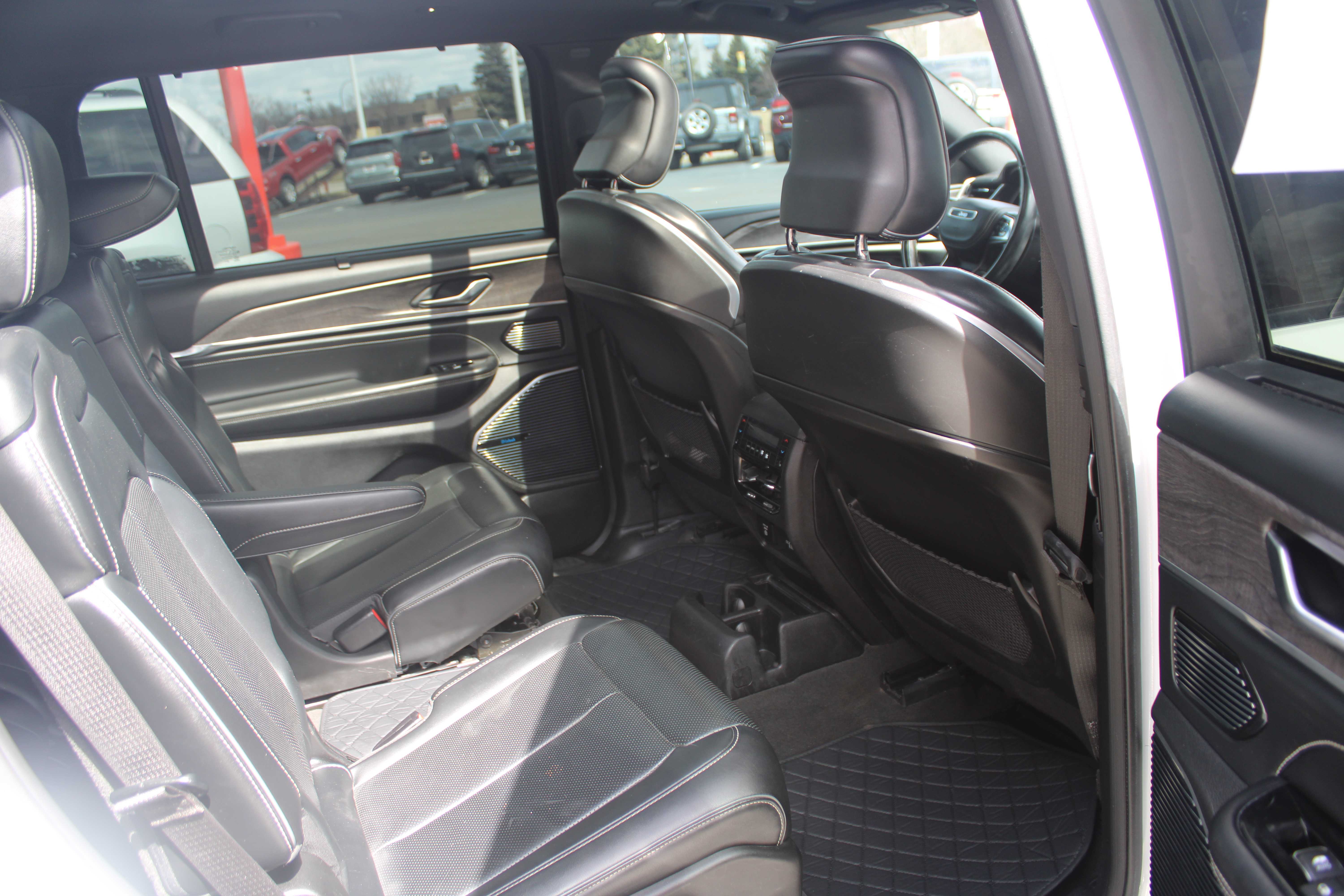 WHITE, 2021 JEEP GRAND CHEROKEE L Thumnail Image 9