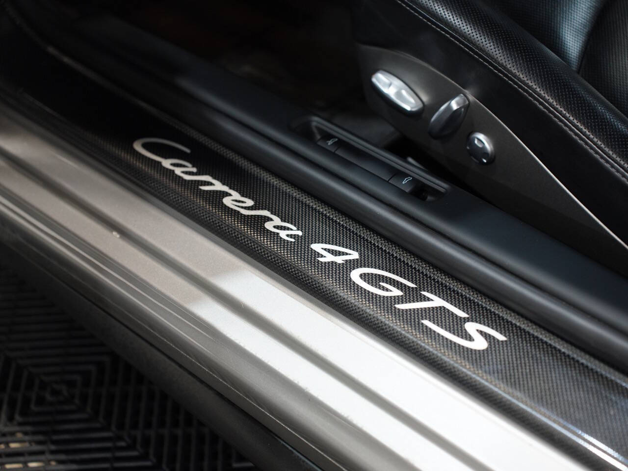 PLATINUM SILVER METALLIC, 2012 PORSCHE 911 Thumnail Image 25