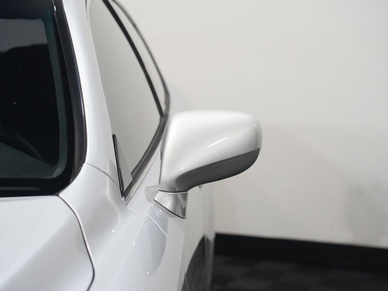 SILVER, 2011 LEXUS IS F Thumnail Image 11