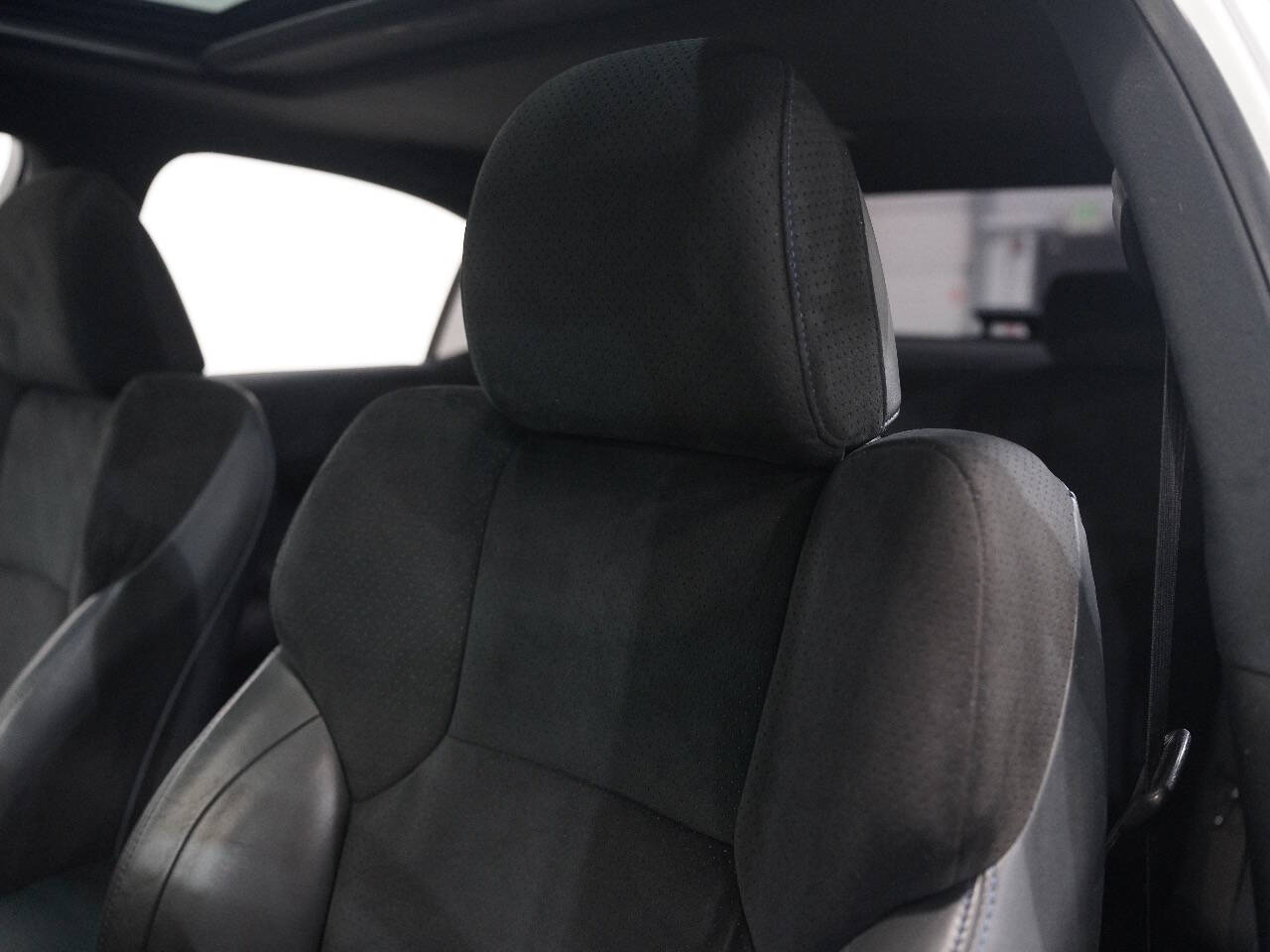 SILVER, 2011 LEXUS IS F Thumnail Image 32