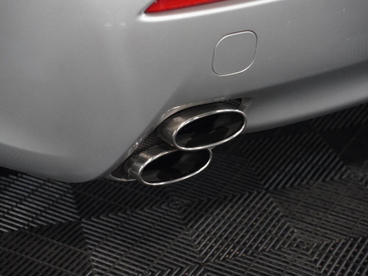 SILVER, 2011 LEXUS IS F Thumnail Image 19
