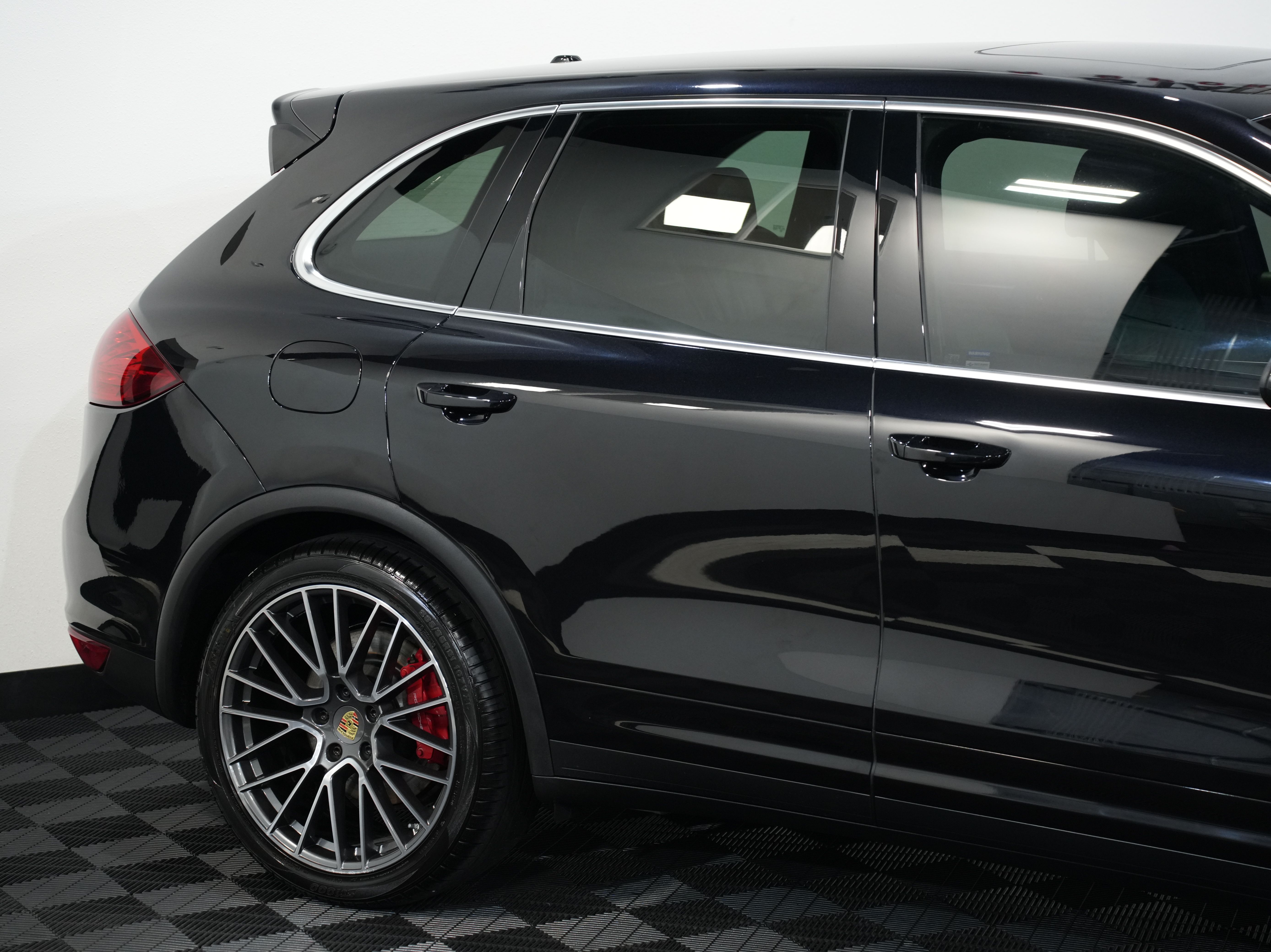 BLACK, 2011 PORSCHE CAYENNE Thumnail Image 14
